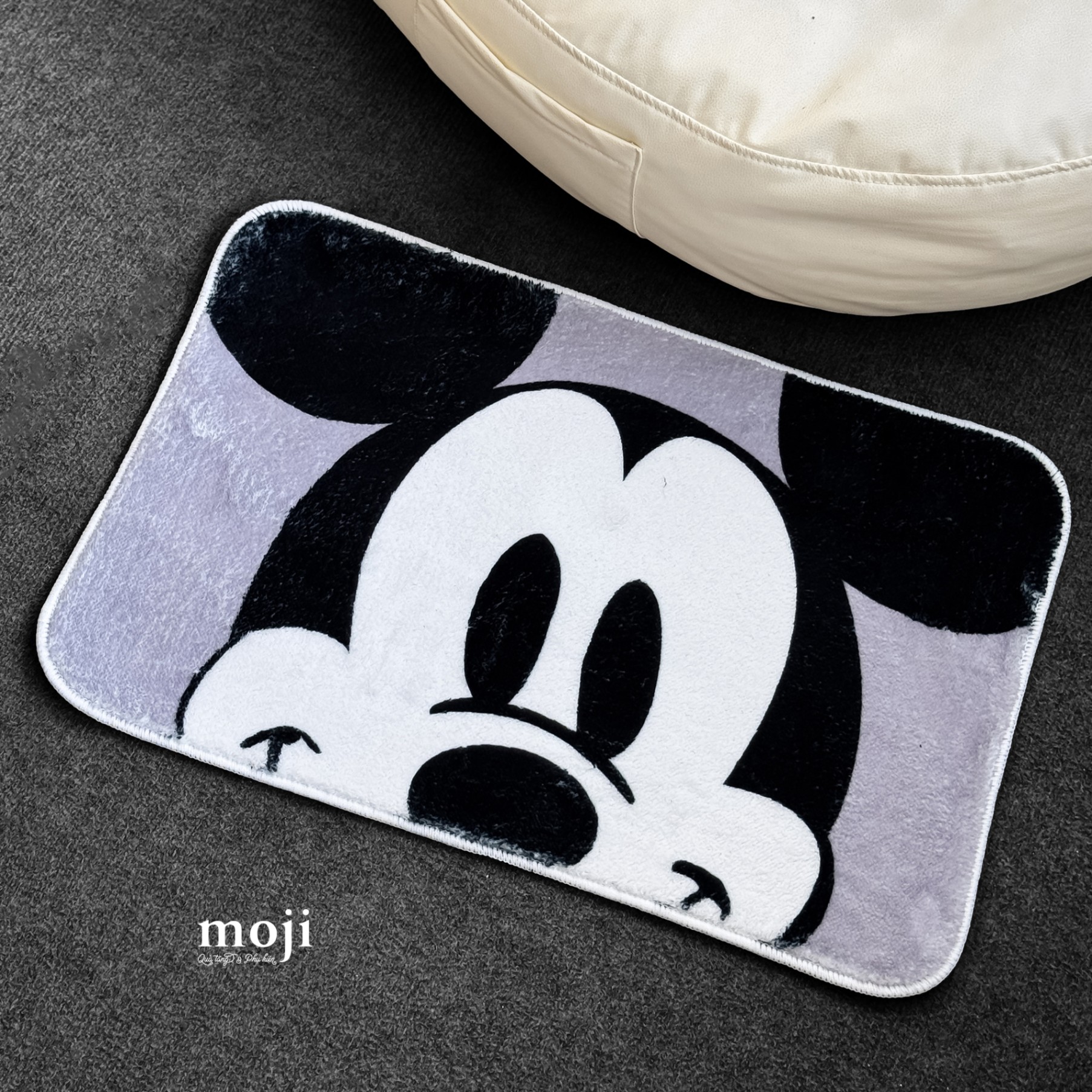 A.052 Thảm trải sàn Mickey Mouse face nền màu 40x60
