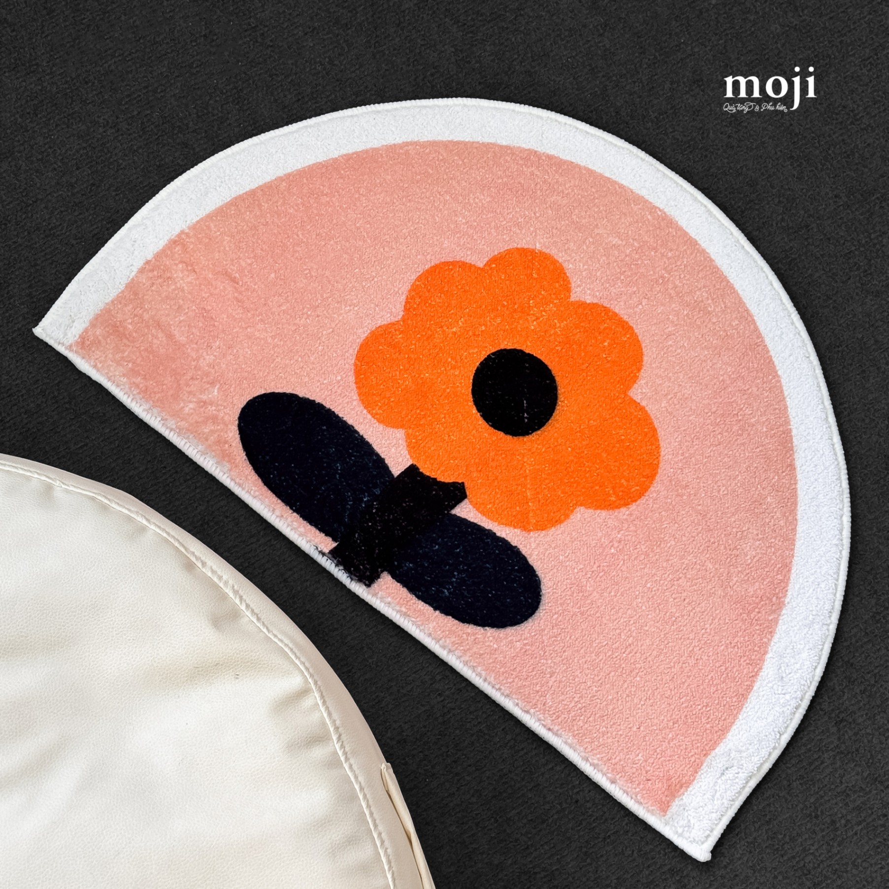 A.052 Thảm trải sàn Flower nền màu bán nguyệt 40x60