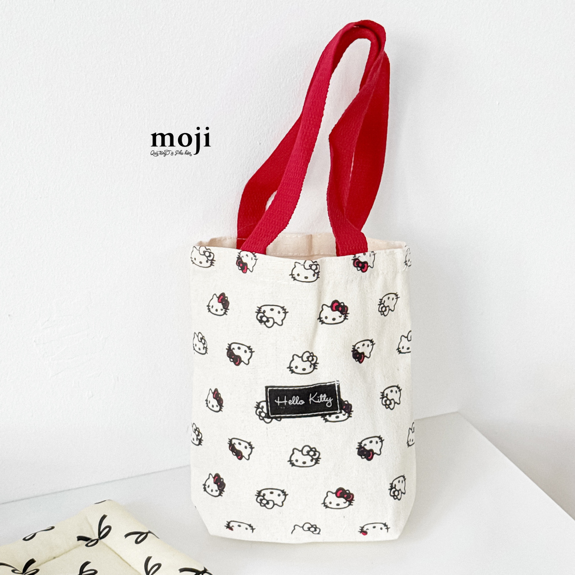 Túi đựng bình nước Sanrio Hello Kitty face nơ hai màu 8x15x22