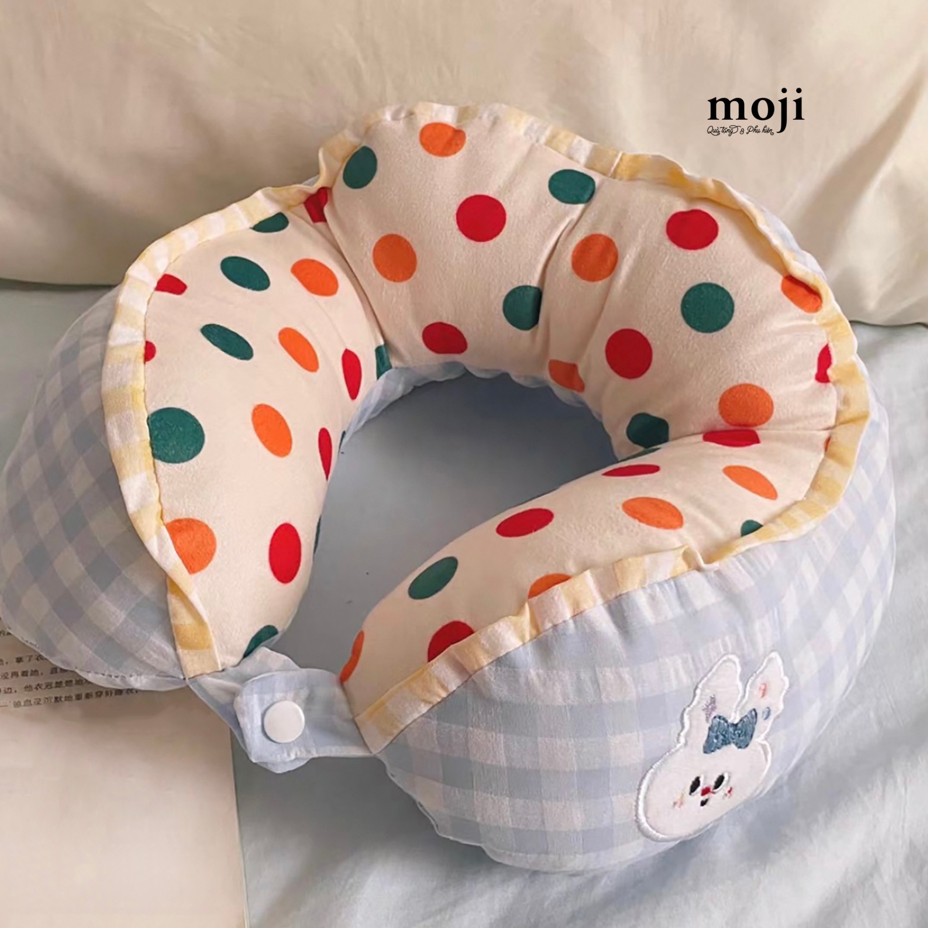 A.772 Gấu bông chữ U Rabbit colorful dots caro