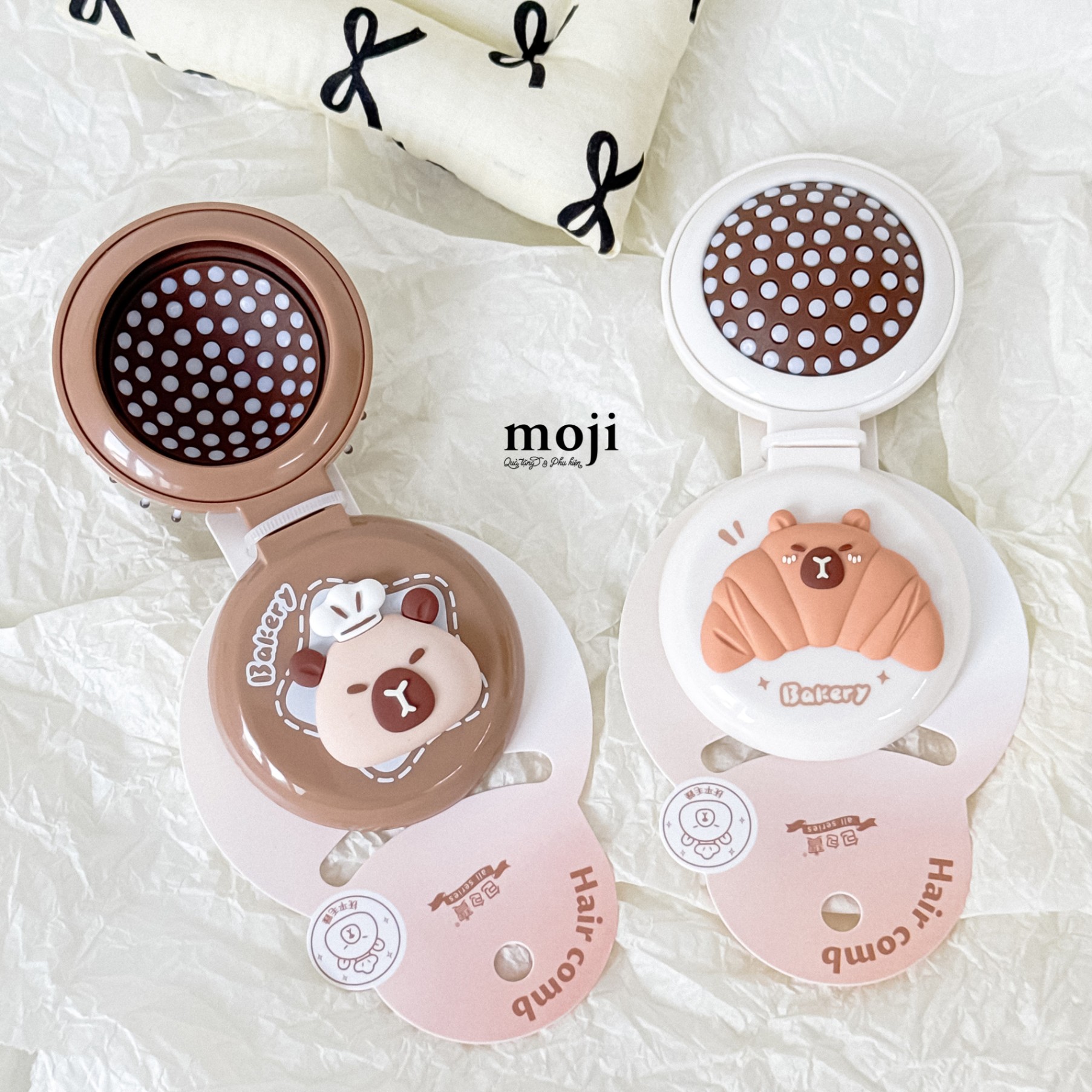 Lược đệm mát xa kèm gương Capybara food bakery dreaming