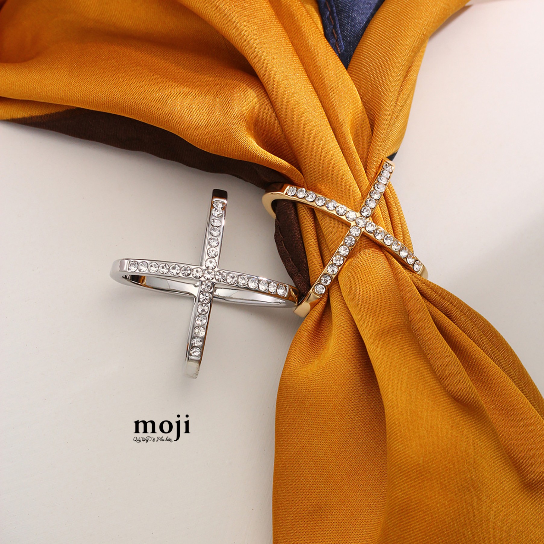 Khuy cài khăn Golden Cross đính đá