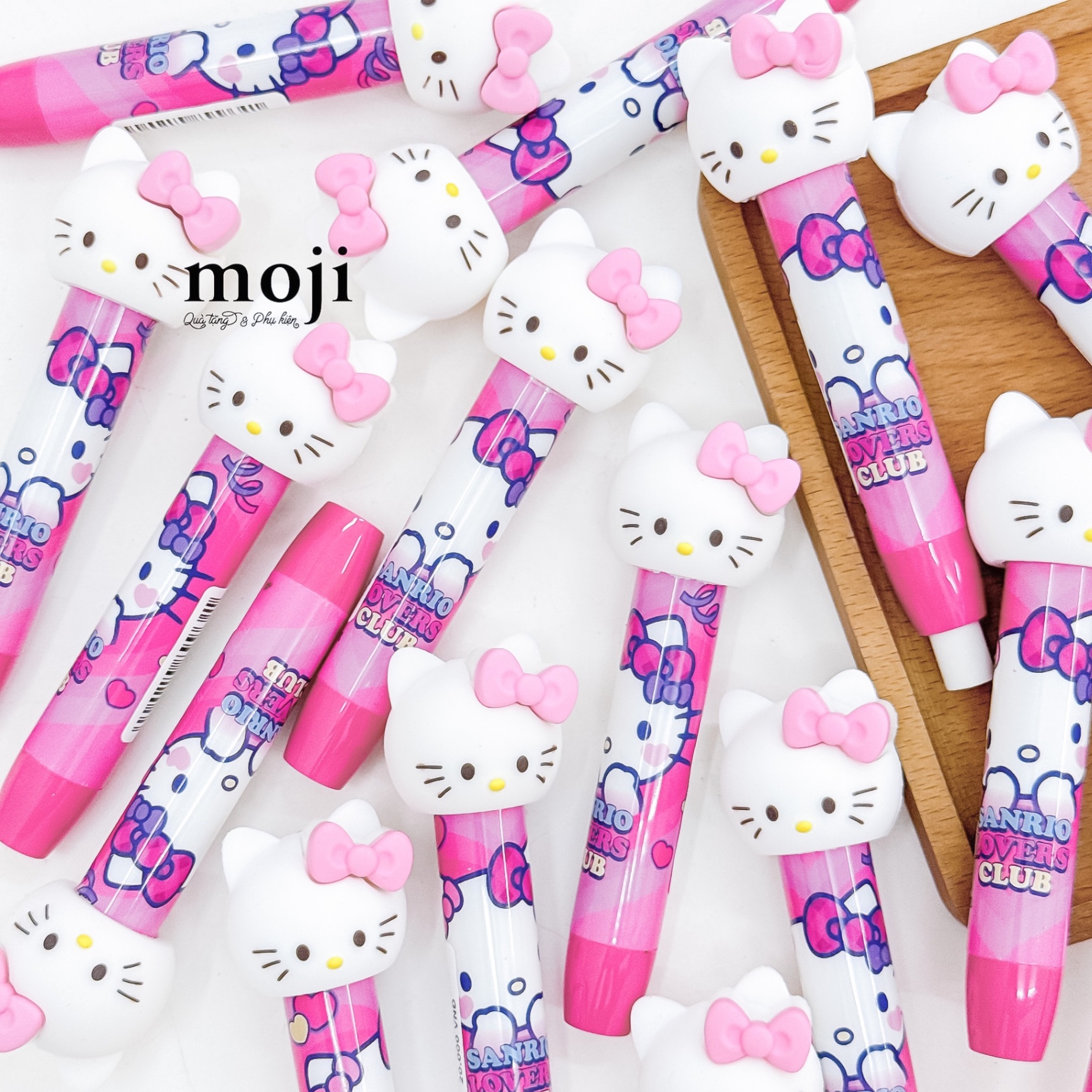 Cục tẩy gôm Sanrio Hello Kitty lovers club kèm phụ kiện