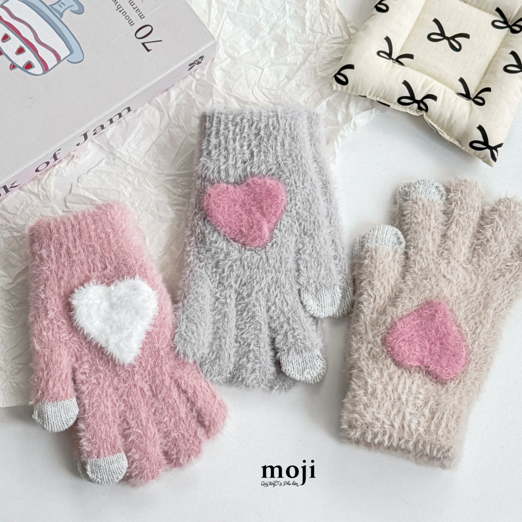 B.093 Găng tay cảm ứng Heart trái tim nổi one color