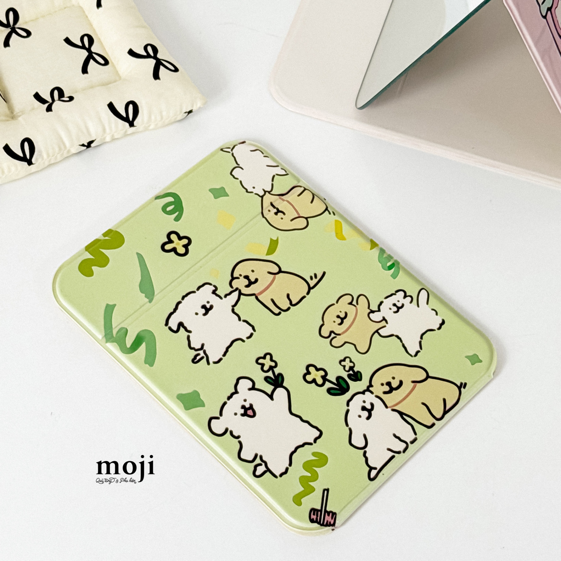 Gương gập để bàn Couple dog maltese nền hoạt tiết 15x20