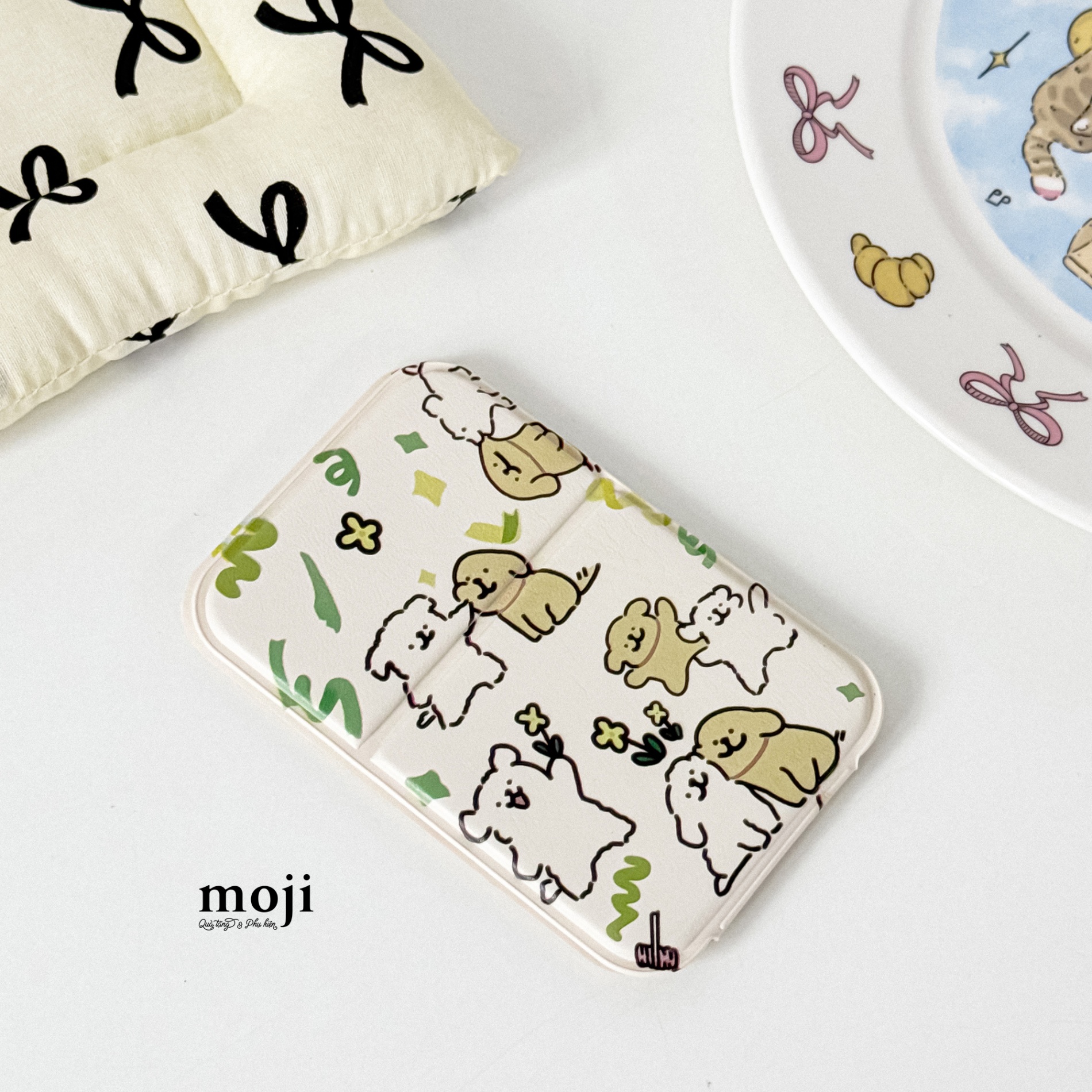 Gương gập để bàn mini Couple dog maltese nền hoạt tiết 7x10