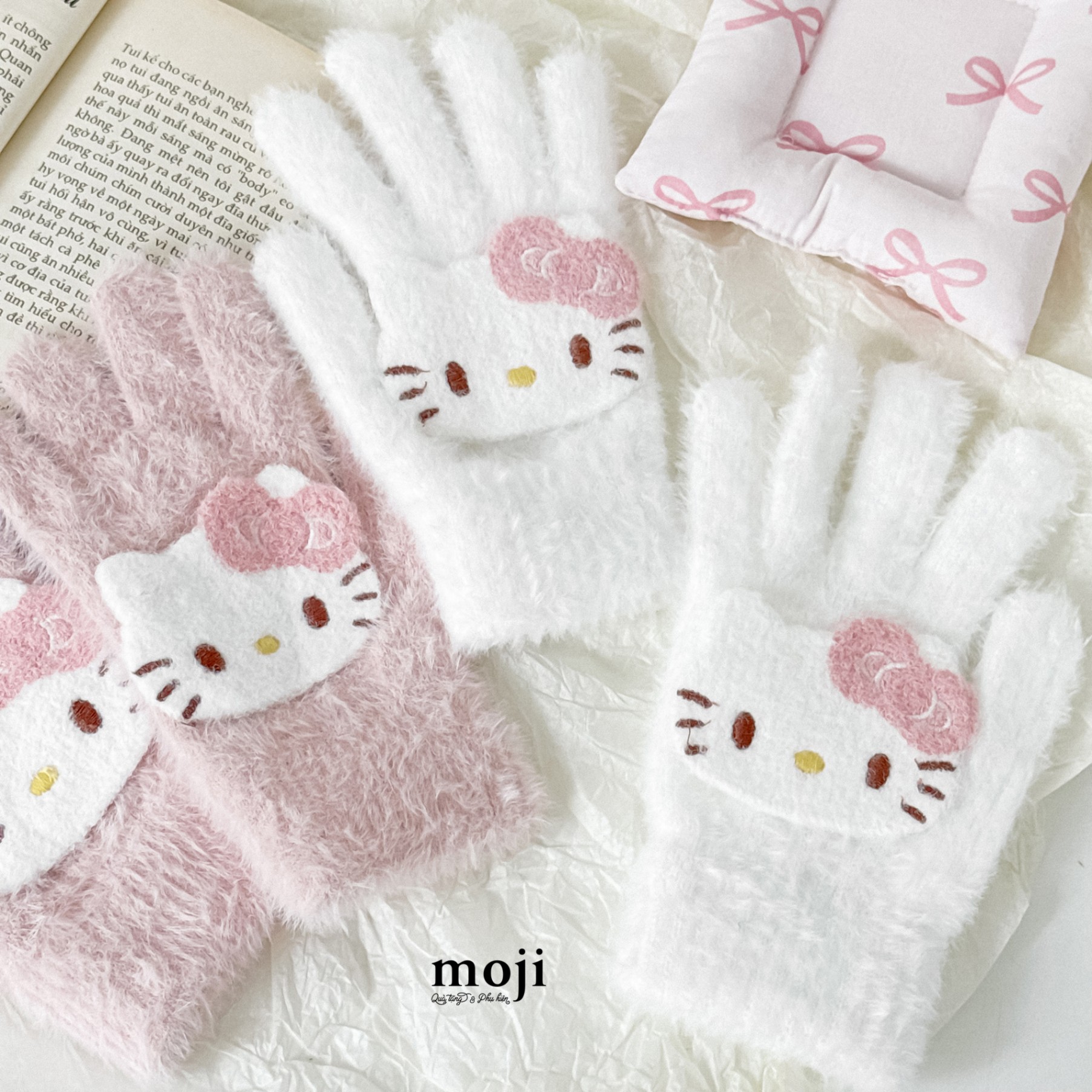 B.096 Găng tay len Sanrio Hello Kitty face adorable