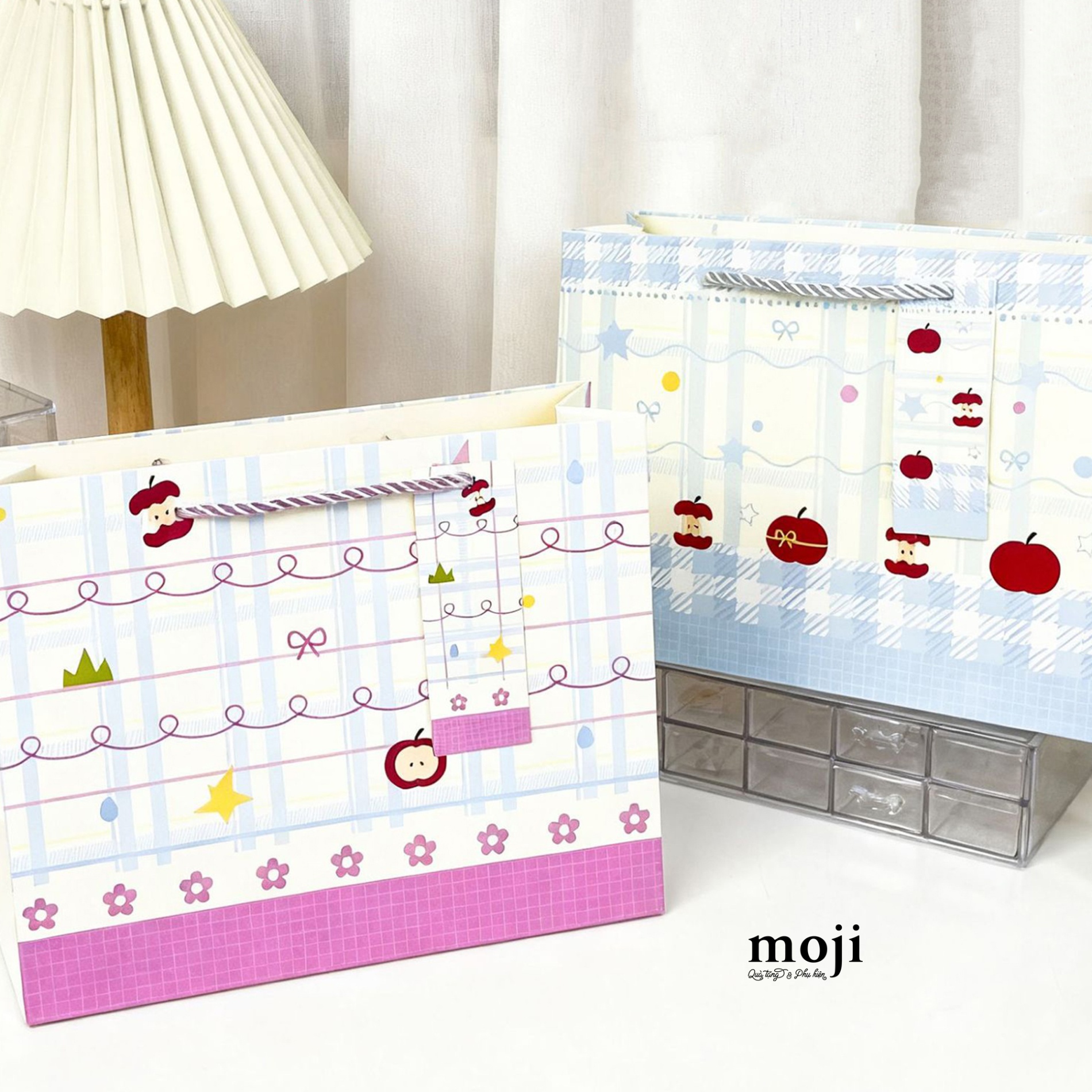 B.040 Túi quà apple nơ caro 11x25x31