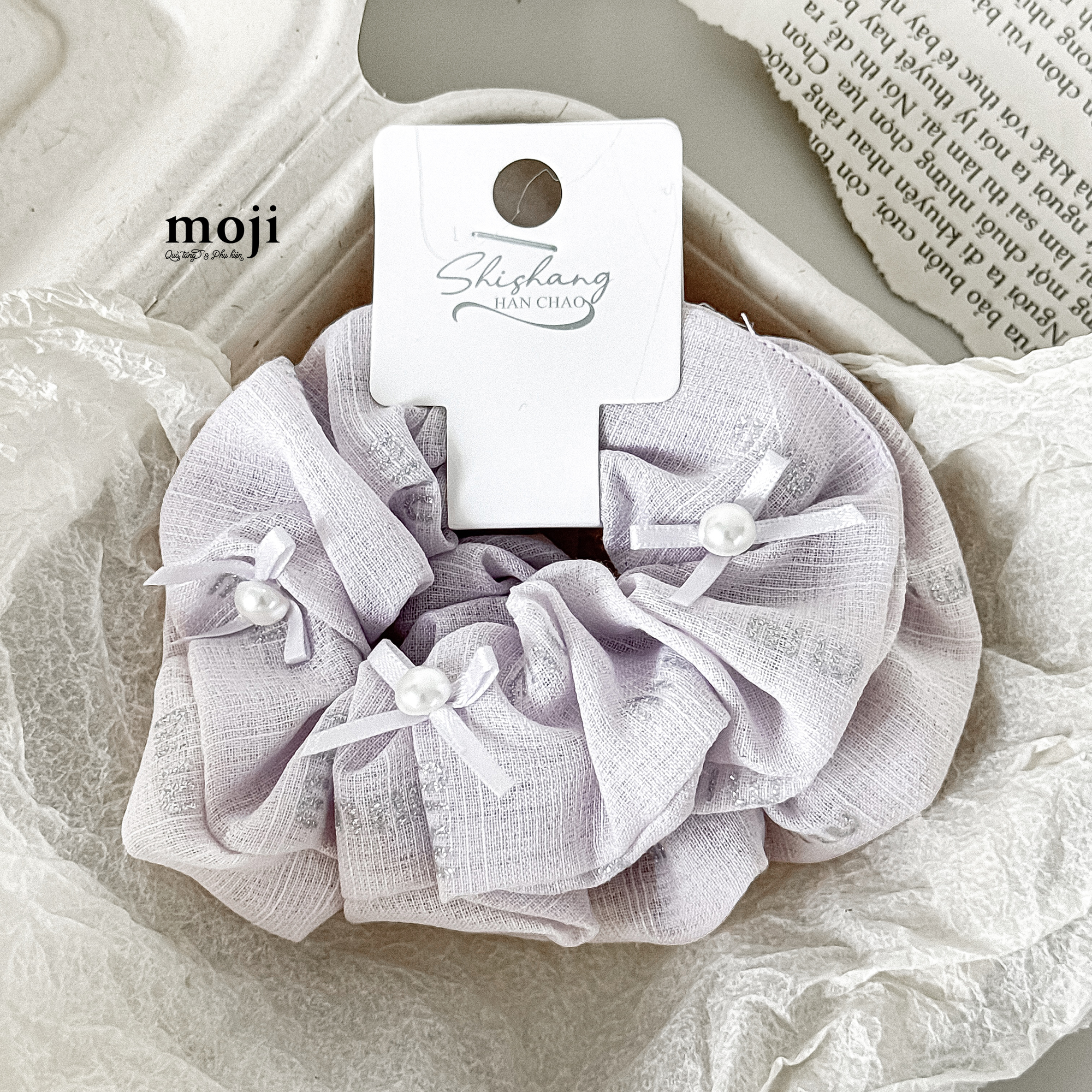Buộc tóc set2 scrunchies chữ silver nền màu đính nơ ngọc trai
