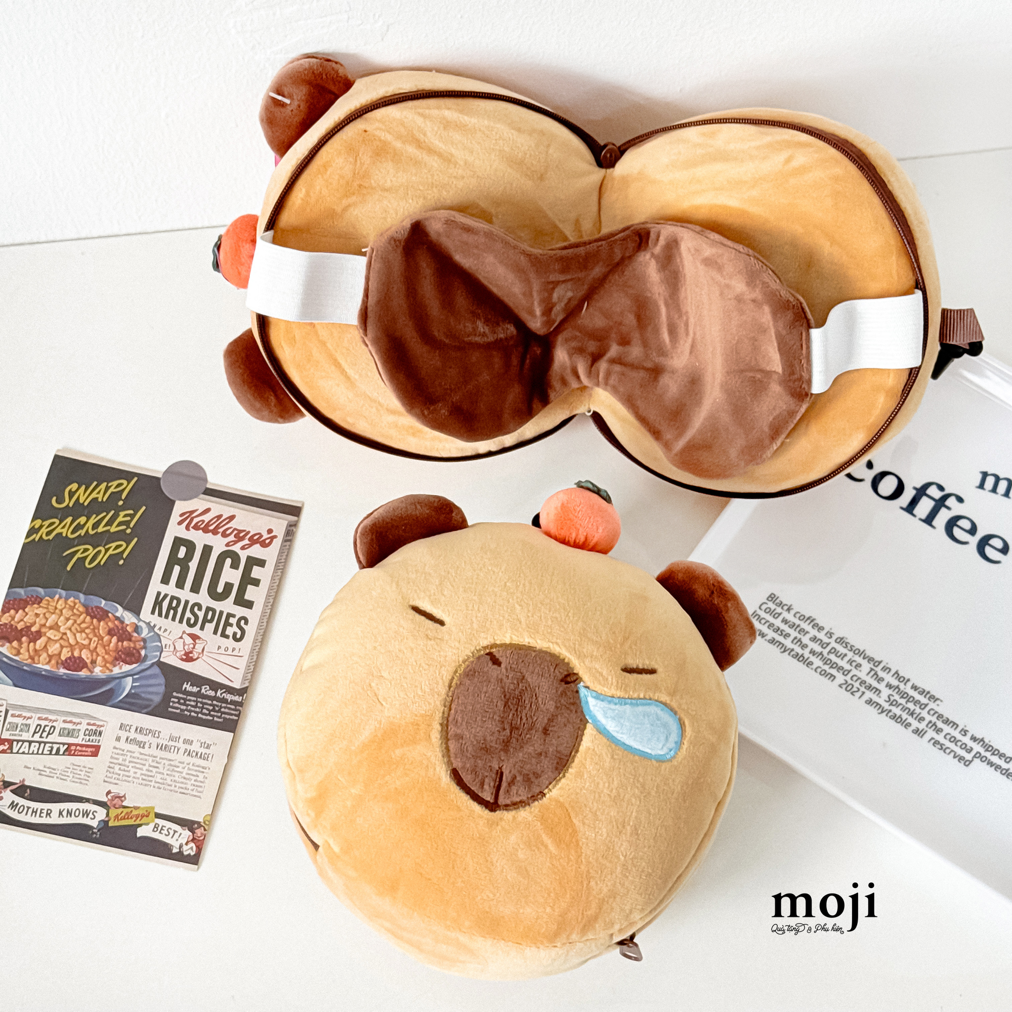Gối kê cổ kèm bịt mắt gấp gọn Capybara face fruit chảy nước mũi có tai