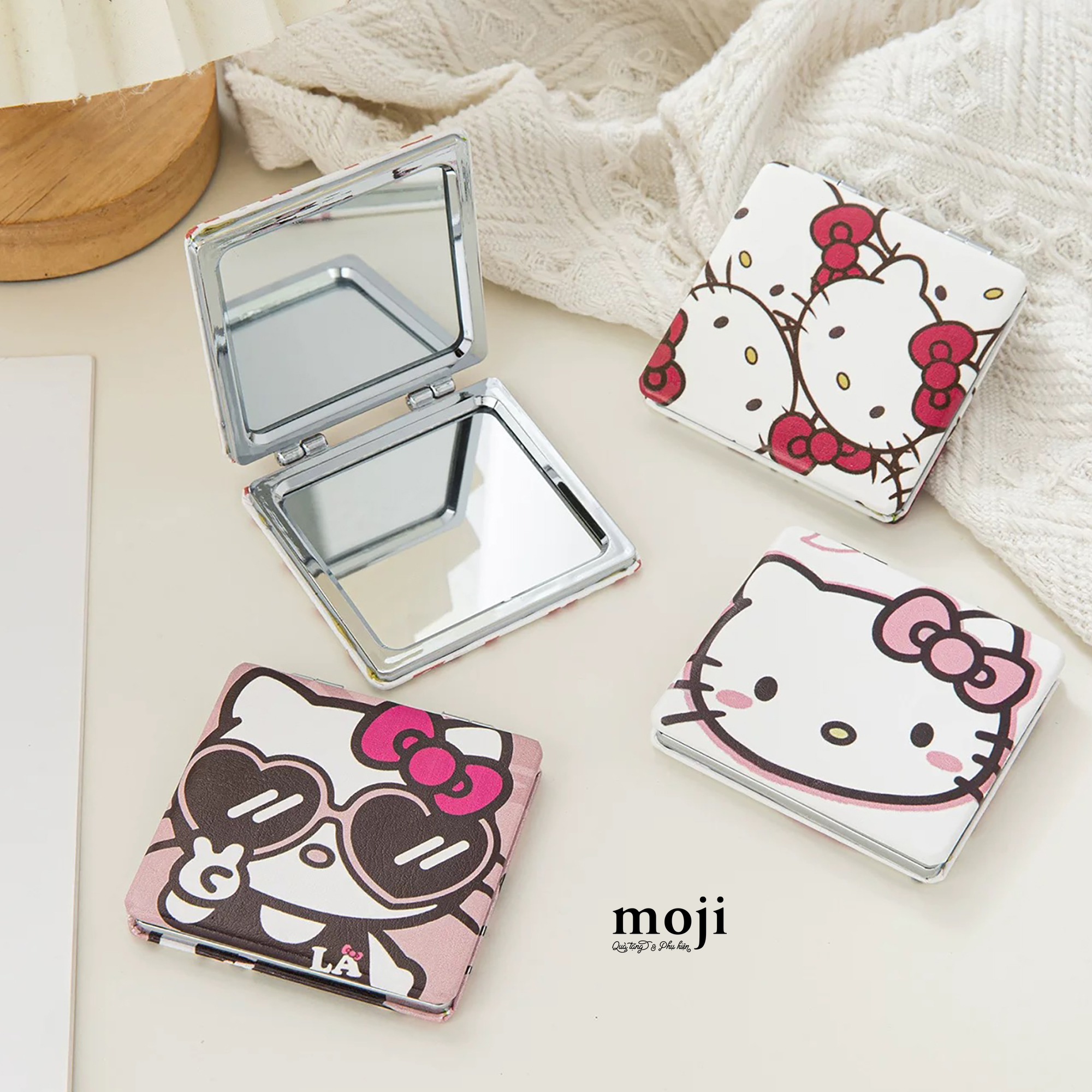 Gương gập vuông Sanrio family Hello Kitty face đeo kính say hi 7x7