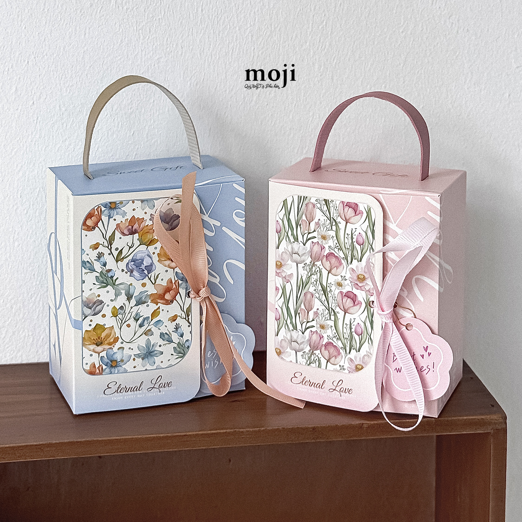 Hộp quà giấy gấp có quai Eternal love flower ruy băng 6x9x12
