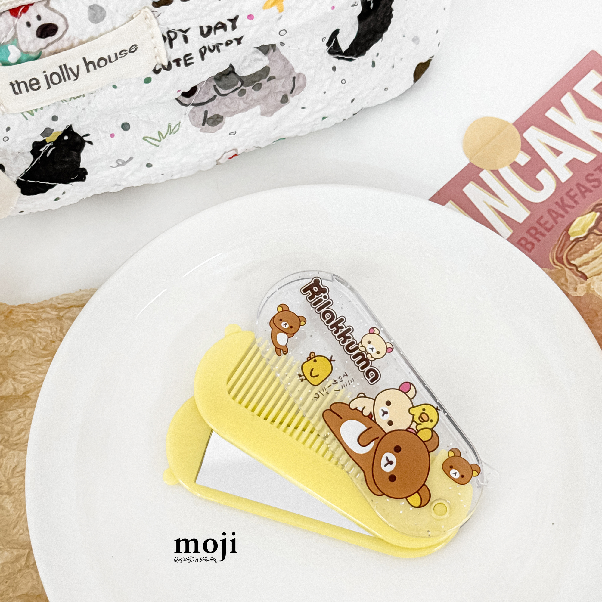 Lược gập kèm gương Gấu Rilakkuma nằm chấm màu
