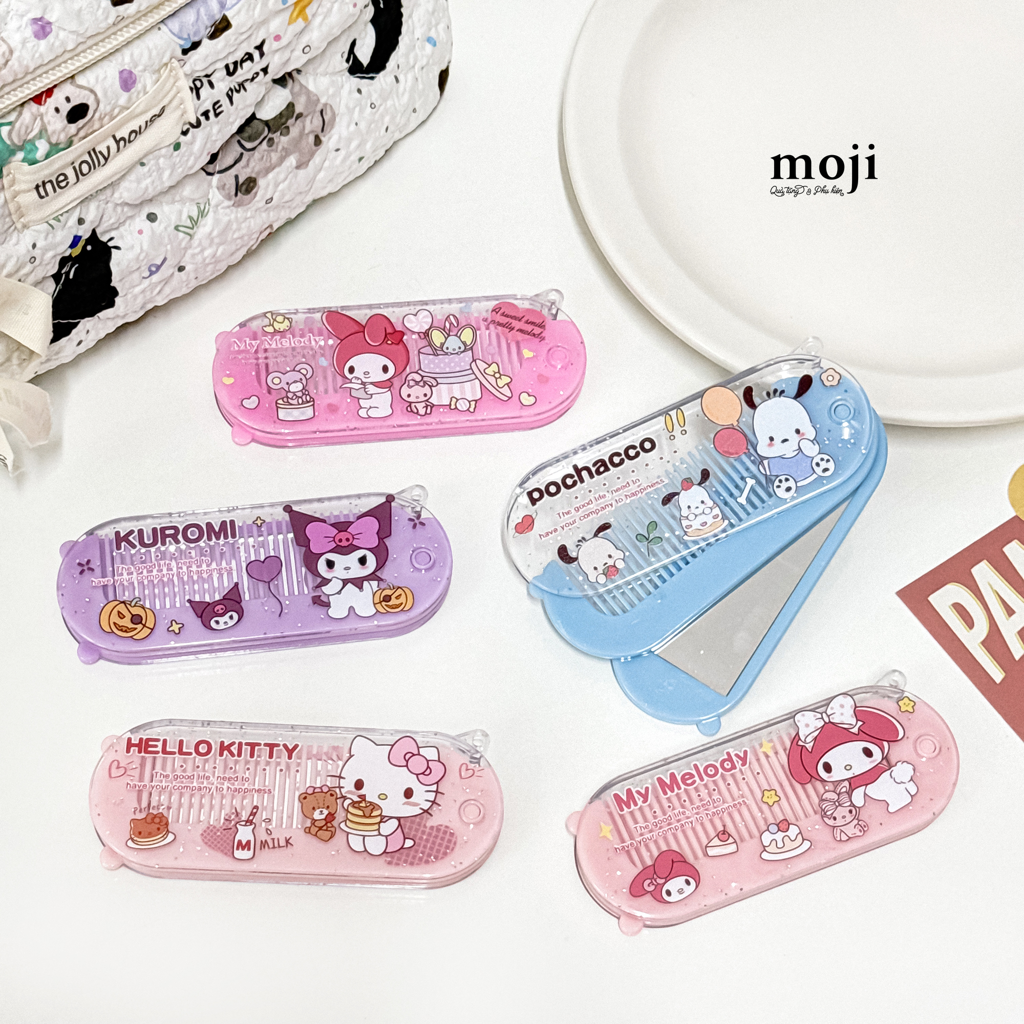 Lược gập kèm gương Sanrio family the good life chấm màu