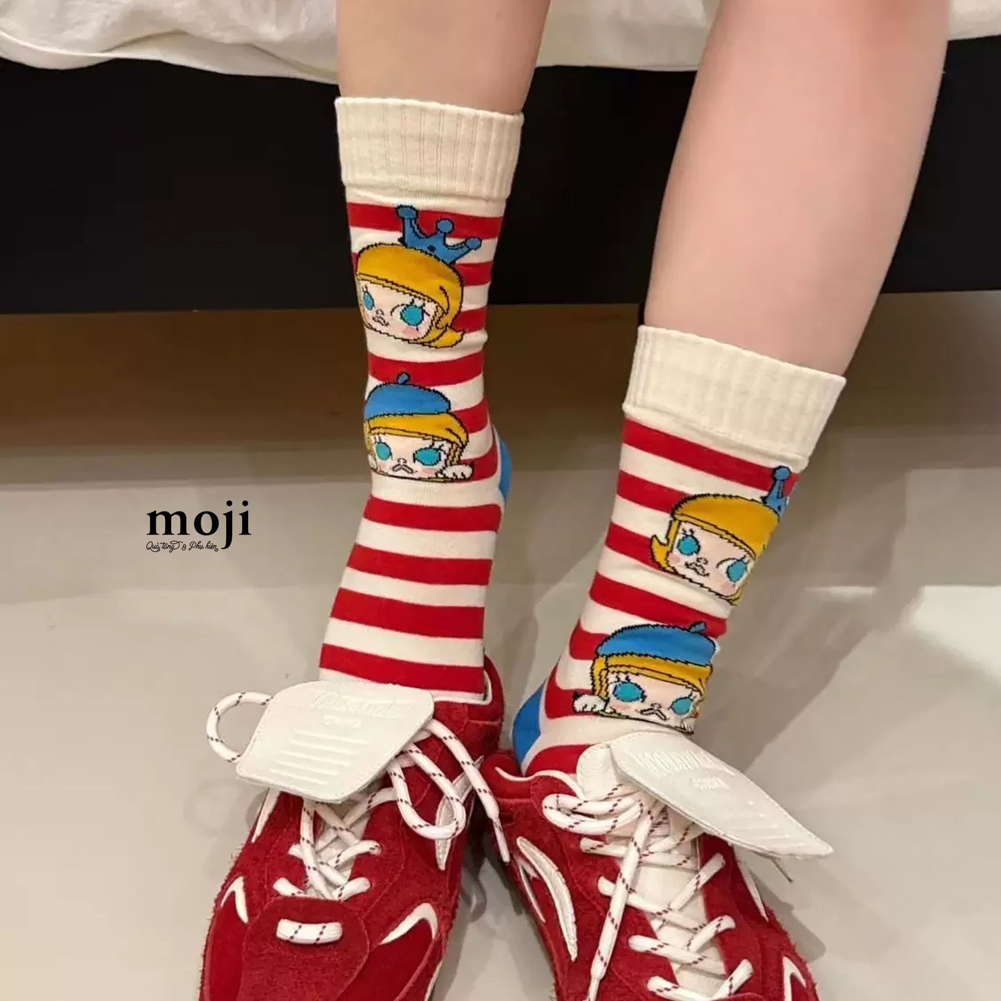 Tất vớ cổ cao Molly má hồng đội vương miện