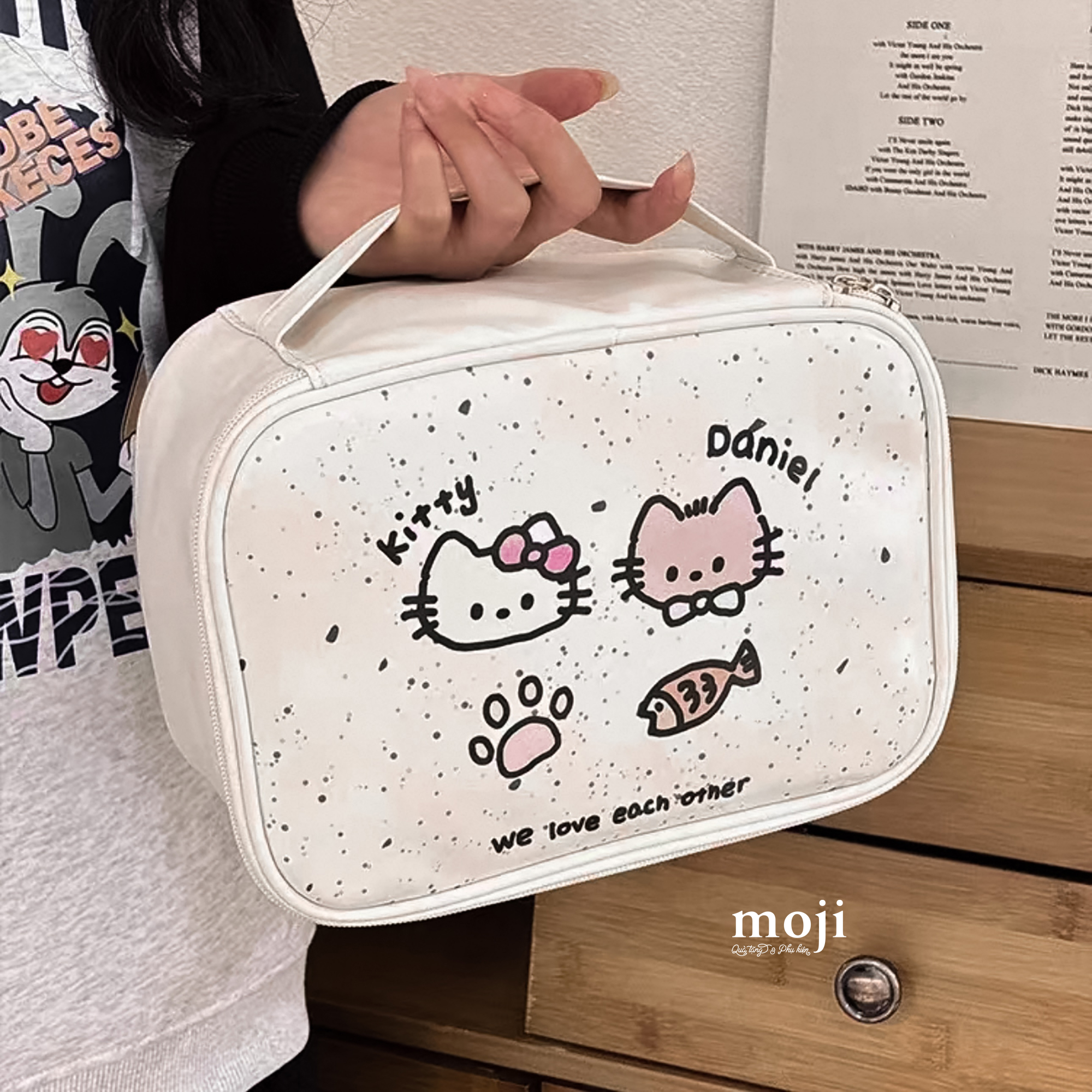 Túi đa năng du lịch Sanrio family Hello Kitty Daniel face we love each other 12x18x24