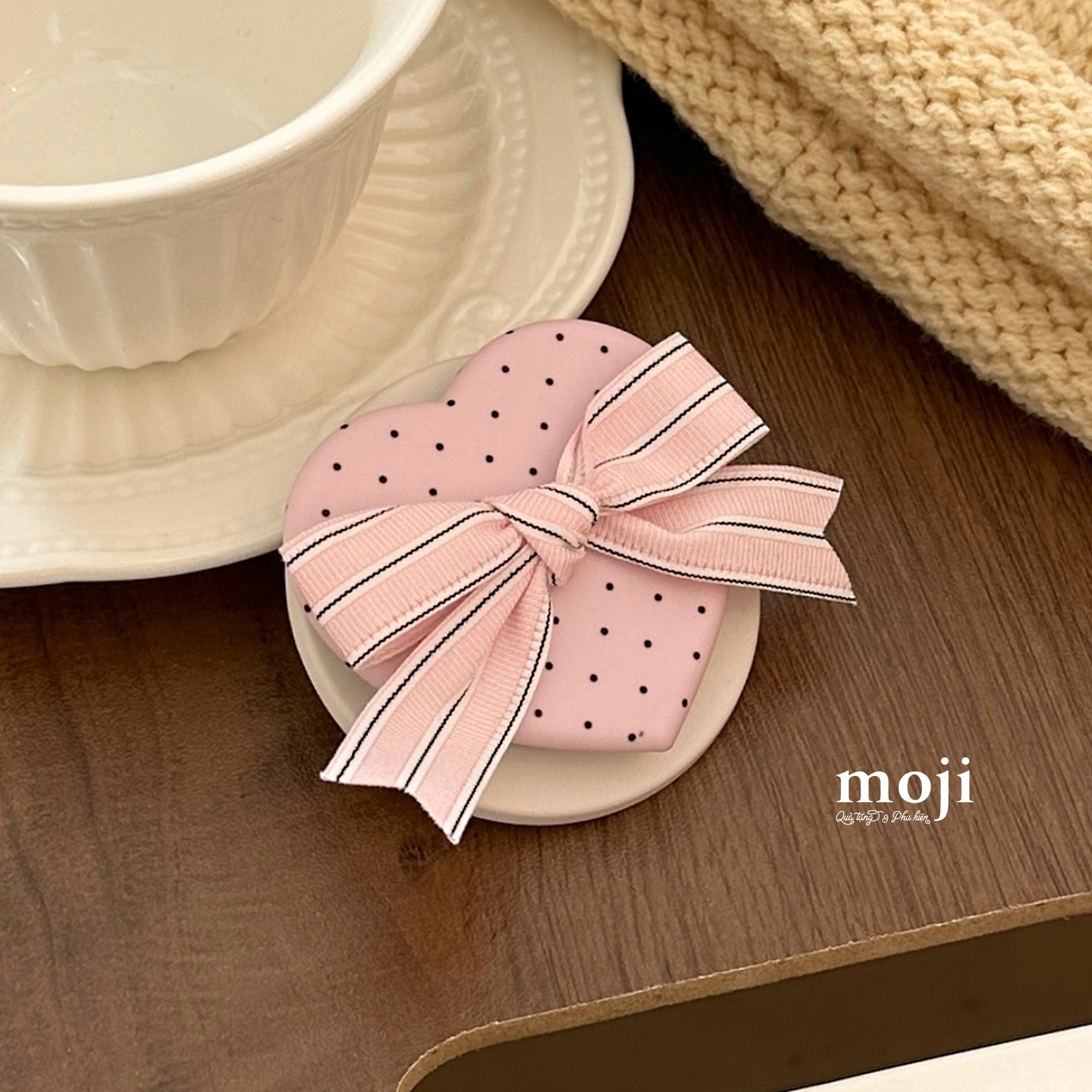 A-021-Moc-cam-dien-thoai-MFE-BWN-LOV-26050228-1.jpg?v=1780038027