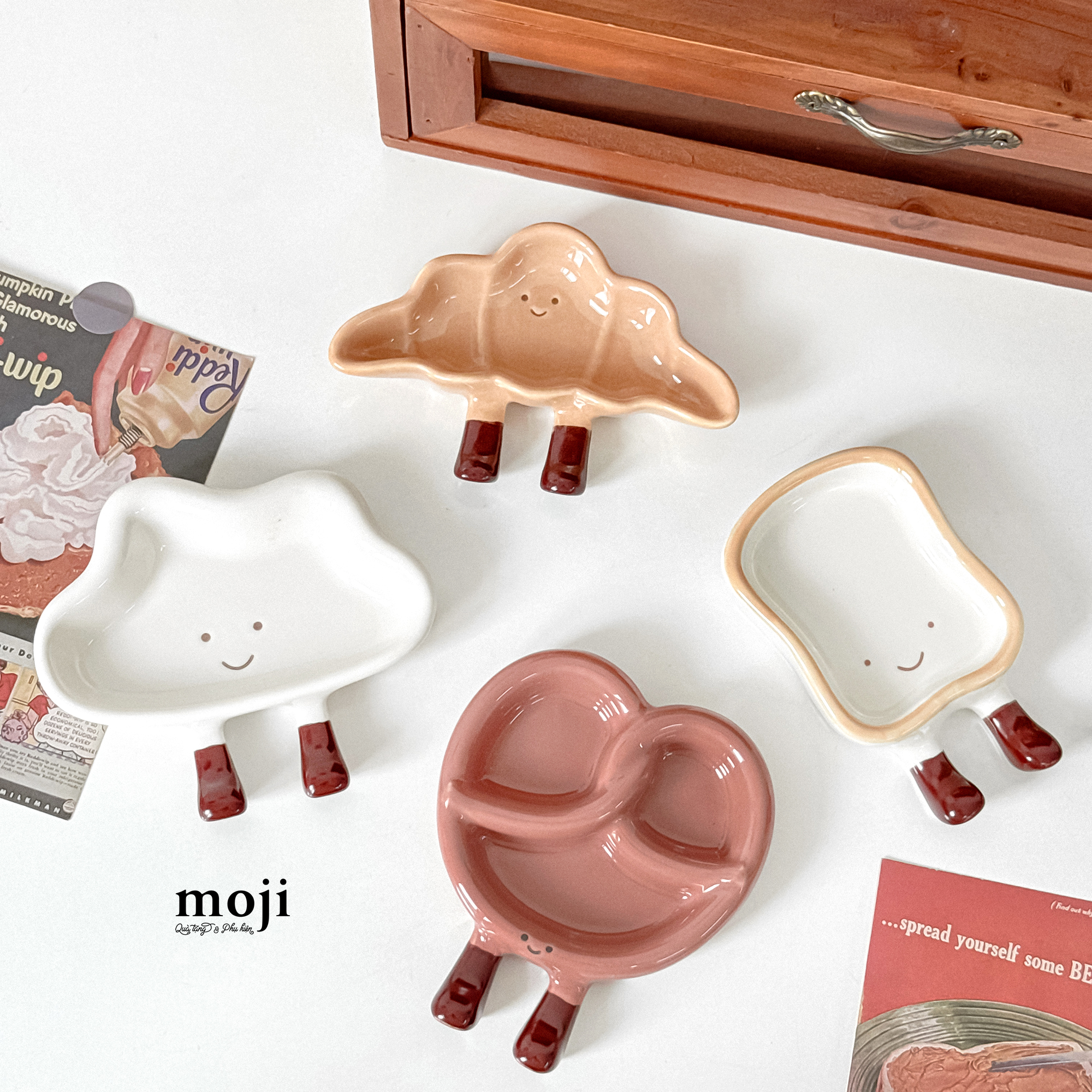 Dia-gom-su-mini-Happy-bread-banh-mi-co-chan-gac-dua-6x11-2.JPG
