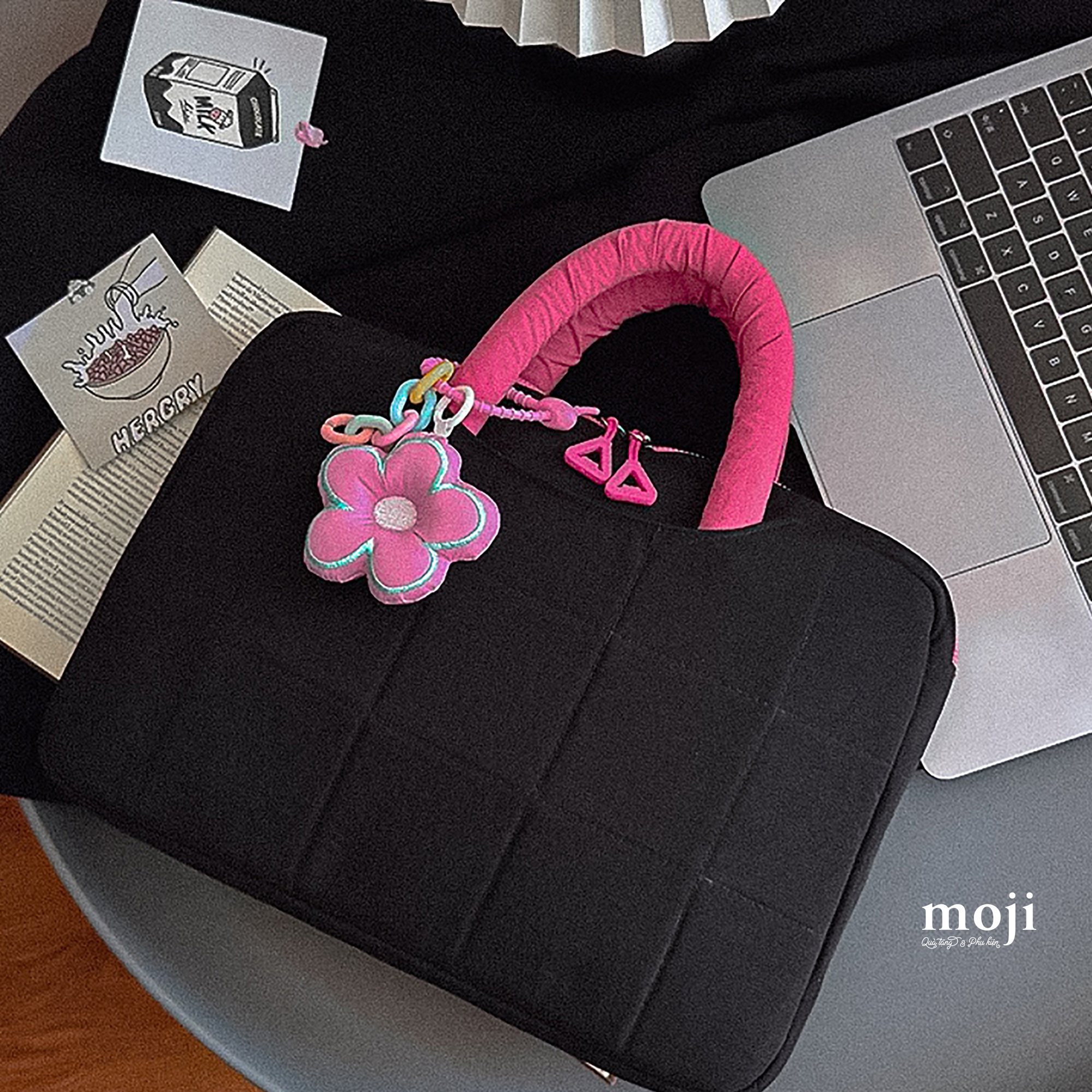 Dung-laptop-13inch-Basic-color-nen-o-vuong-kem-moc-chong-soc-cao-cap-24x35-3.JPG