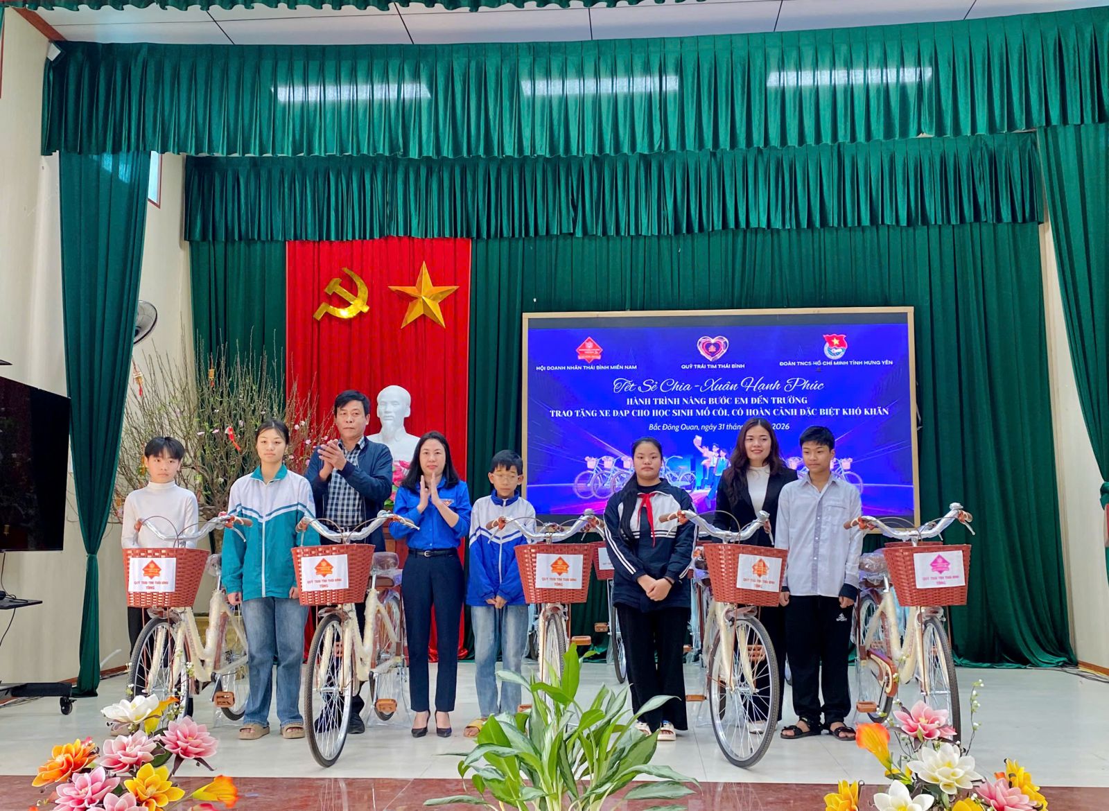 Hanh-trinh-Nang-buoc-em-den-truong-Cho-yeu-thuong-dua-tri-thuc-den-gan-hon-11.jpg