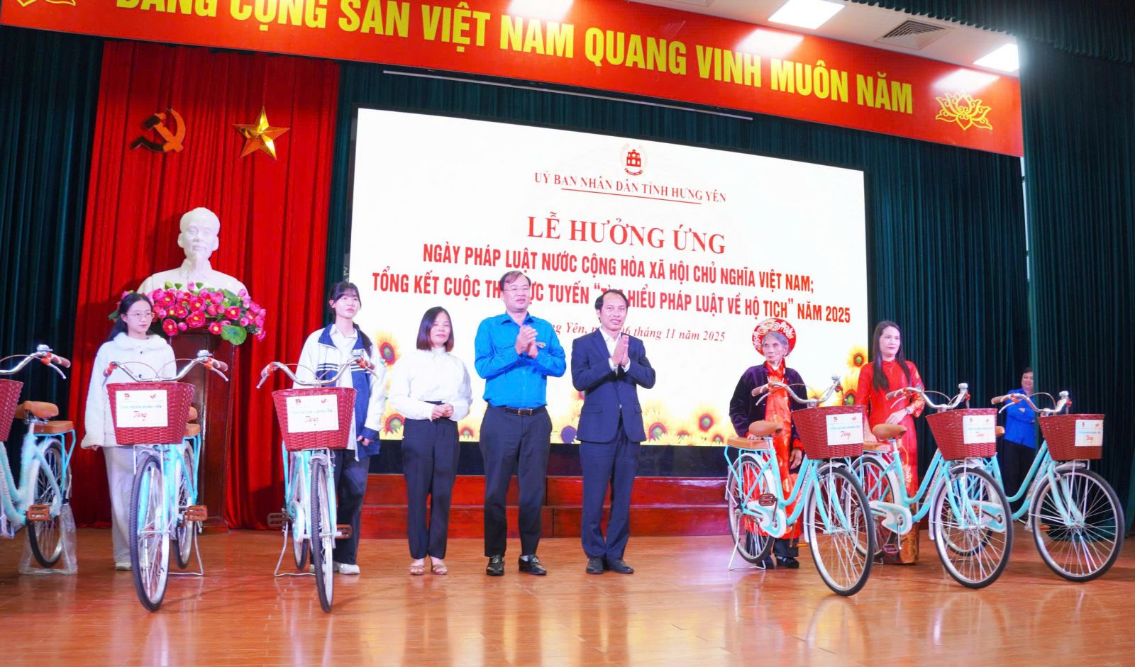 Hanh-trinh-Nang-buoc-em-den-truong-Cho-yeu-thuong-dua-tri-thuc-den-gan-hon-12.jpg