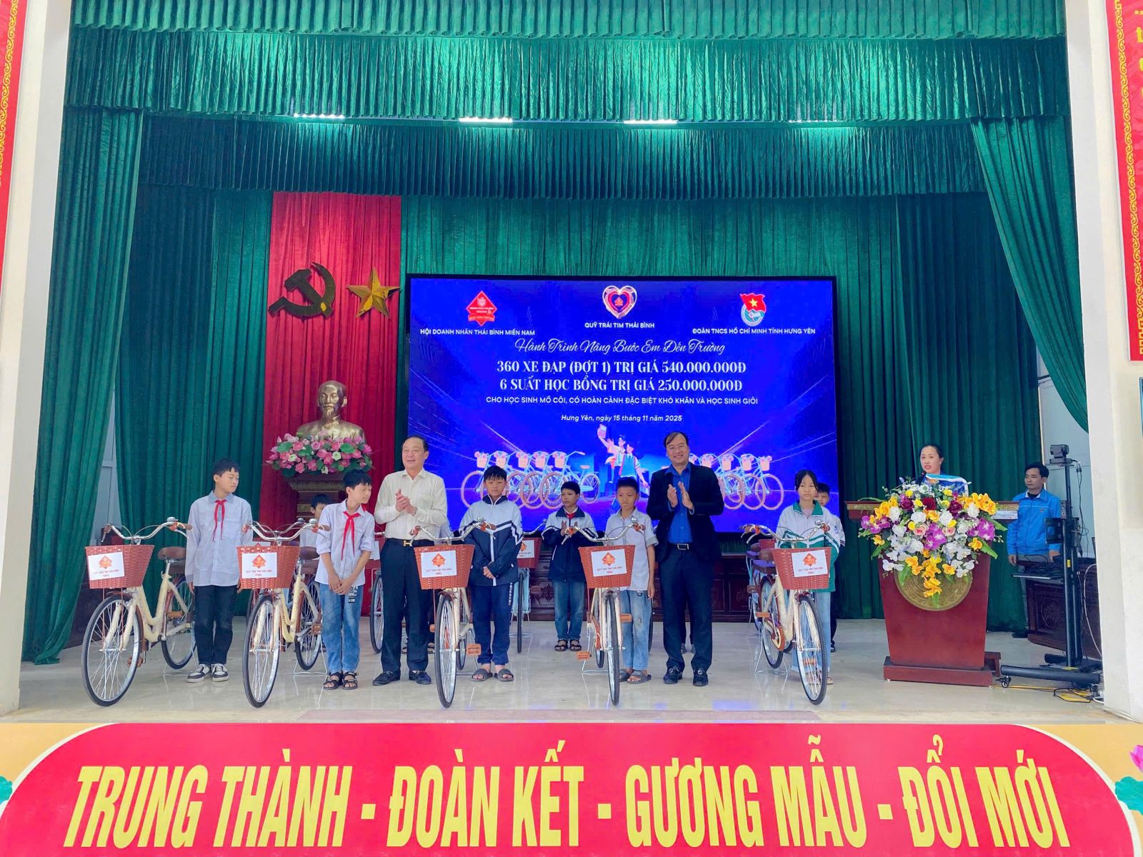 Hanh-trinh-Nang-buoc-em-den-truong-Cho-yeu-thuong-dua-tri-thuc-den-gan-hon-13.jpg
