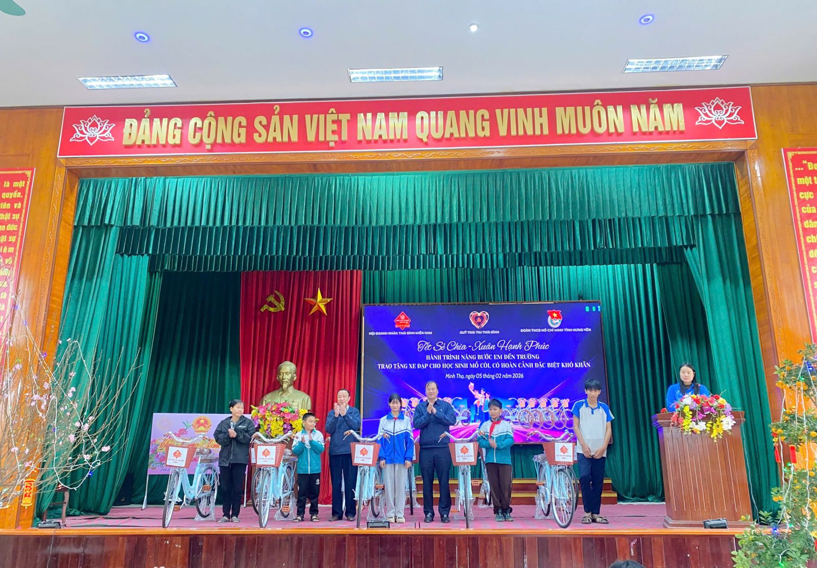 Hanh-trinh-Nang-buoc-em-den-truong-Cho-yeu-thuong-dua-tri-thuc-den-gan-hon-14.jpg