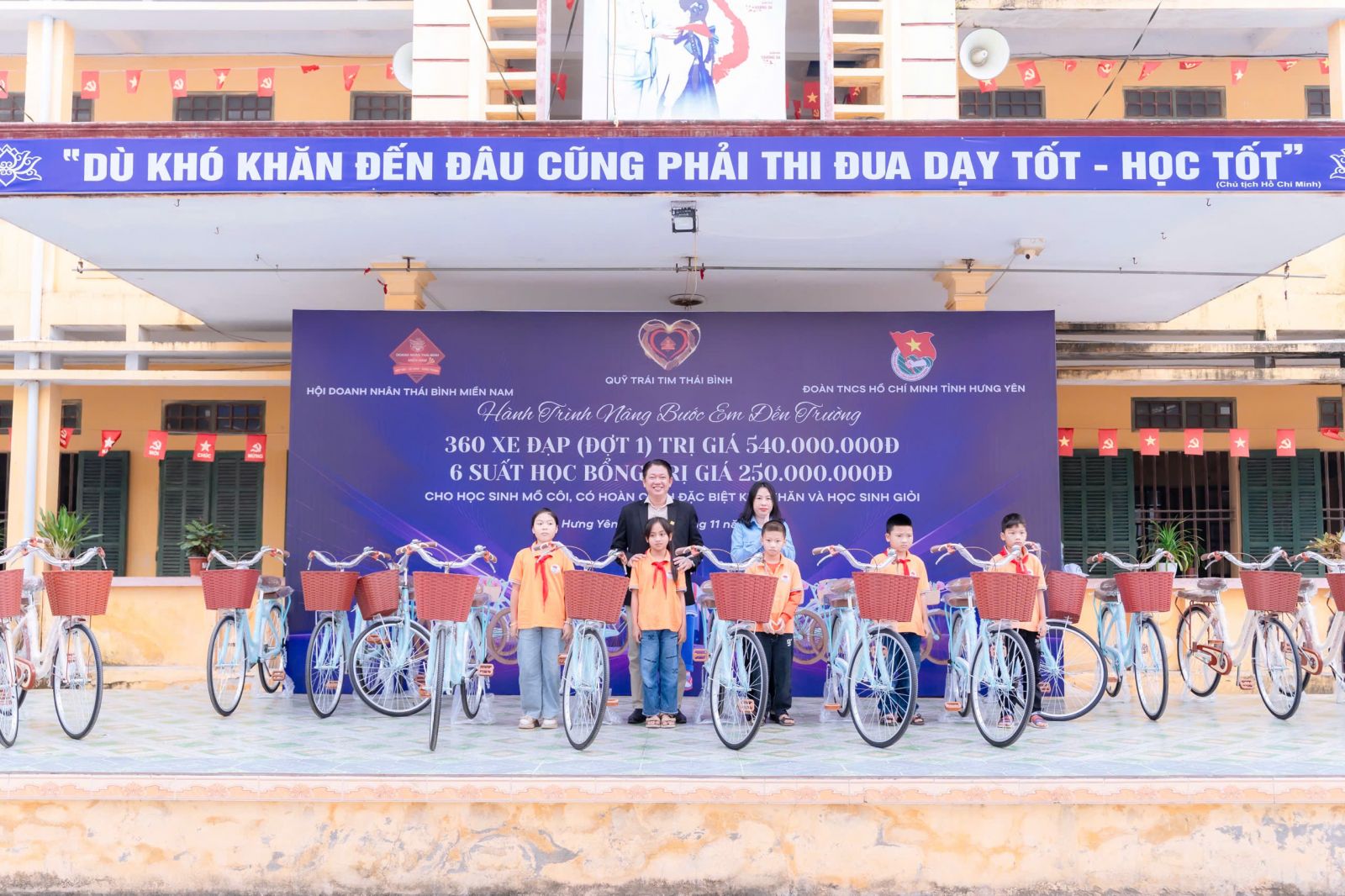 Hanh-trinh-Nang-buoc-em-den-truong-Cho-yeu-thuong-dua-tri-thuc-den-gan-hon-17.jpg
