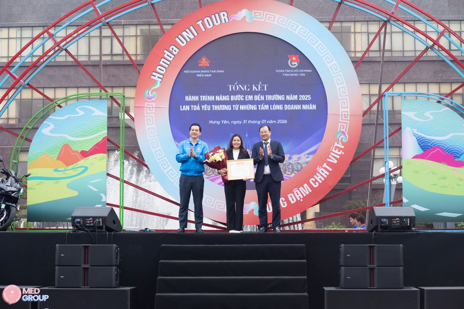 Hanh-trinh-Nang-buoc-em-den-truong-Cho-yeu-thuong-dua-tri-thuc-den-gan-hon-19.jpg