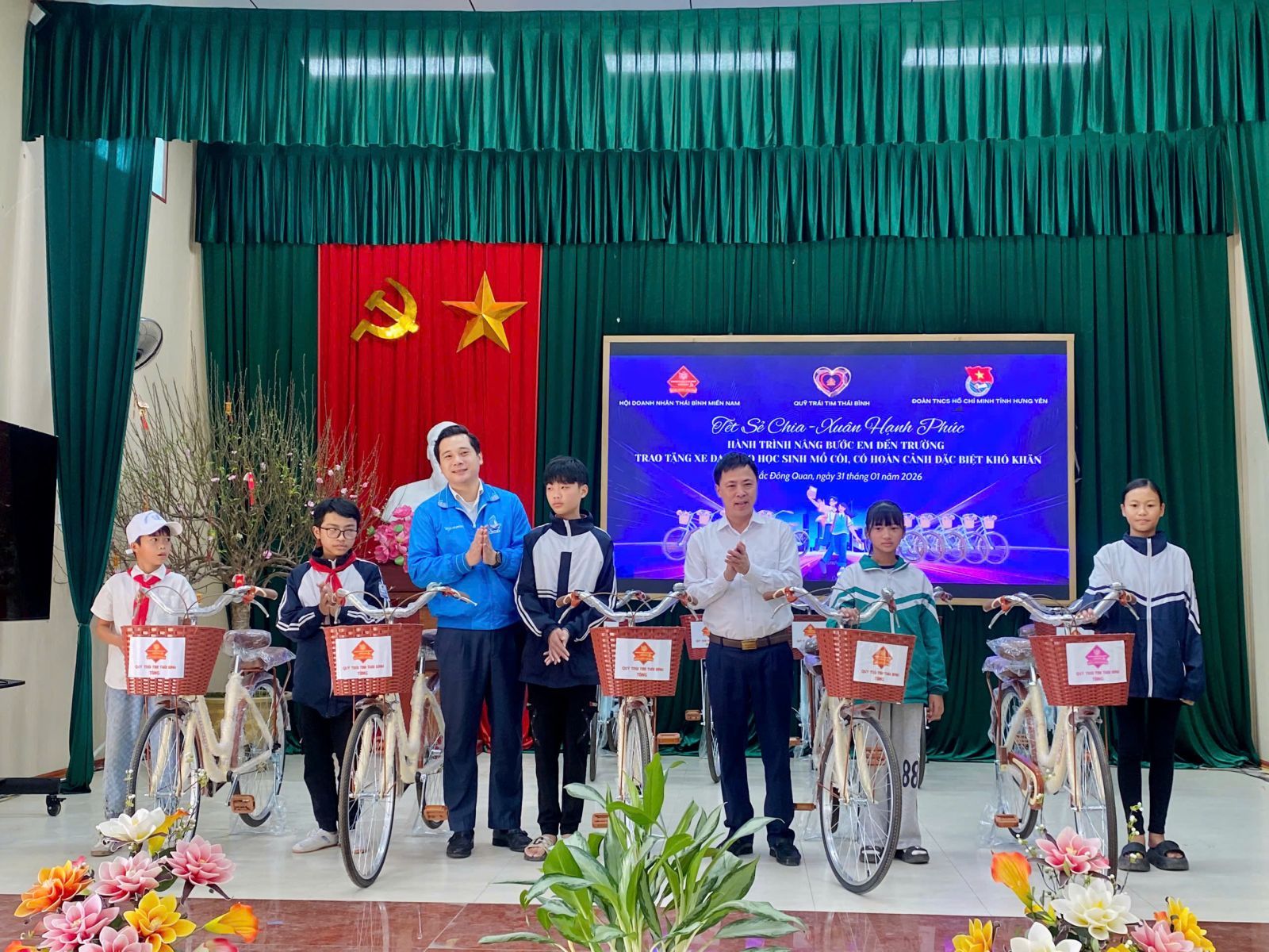 Hanh-trinh-Nang-buoc-em-den-truong-Cho-yeu-thuong-dua-tri-thuc-den-gan-hon-2.jpg
