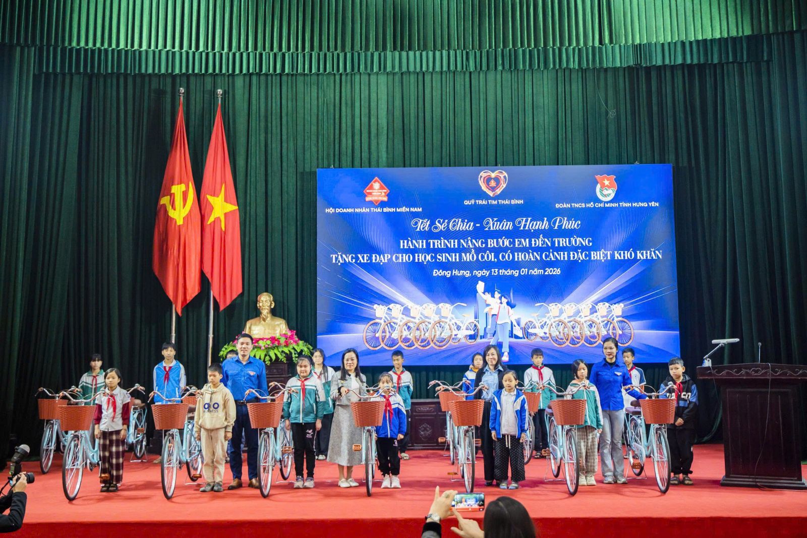 Hanh-trinh-Nang-buoc-em-den-truong-Cho-yeu-thuong-dua-tri-thuc-den-gan-hon-20.jpg