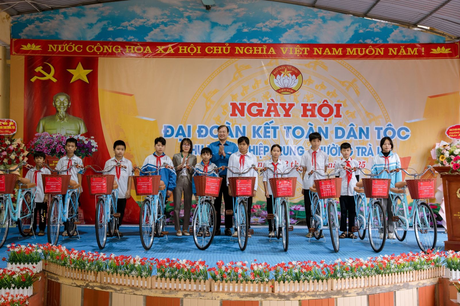 Hanh-trinh-Nang-buoc-em-den-truong-Cho-yeu-thuong-dua-tri-thuc-den-gan-hon-5.jpg