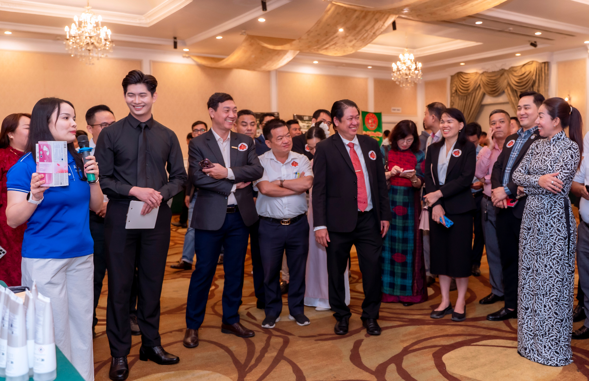 VINH-DANH-NHA-TAI-TRO-VANG-BS-TRAN-DUC-VINH-THIEN-TAN--2.jpg