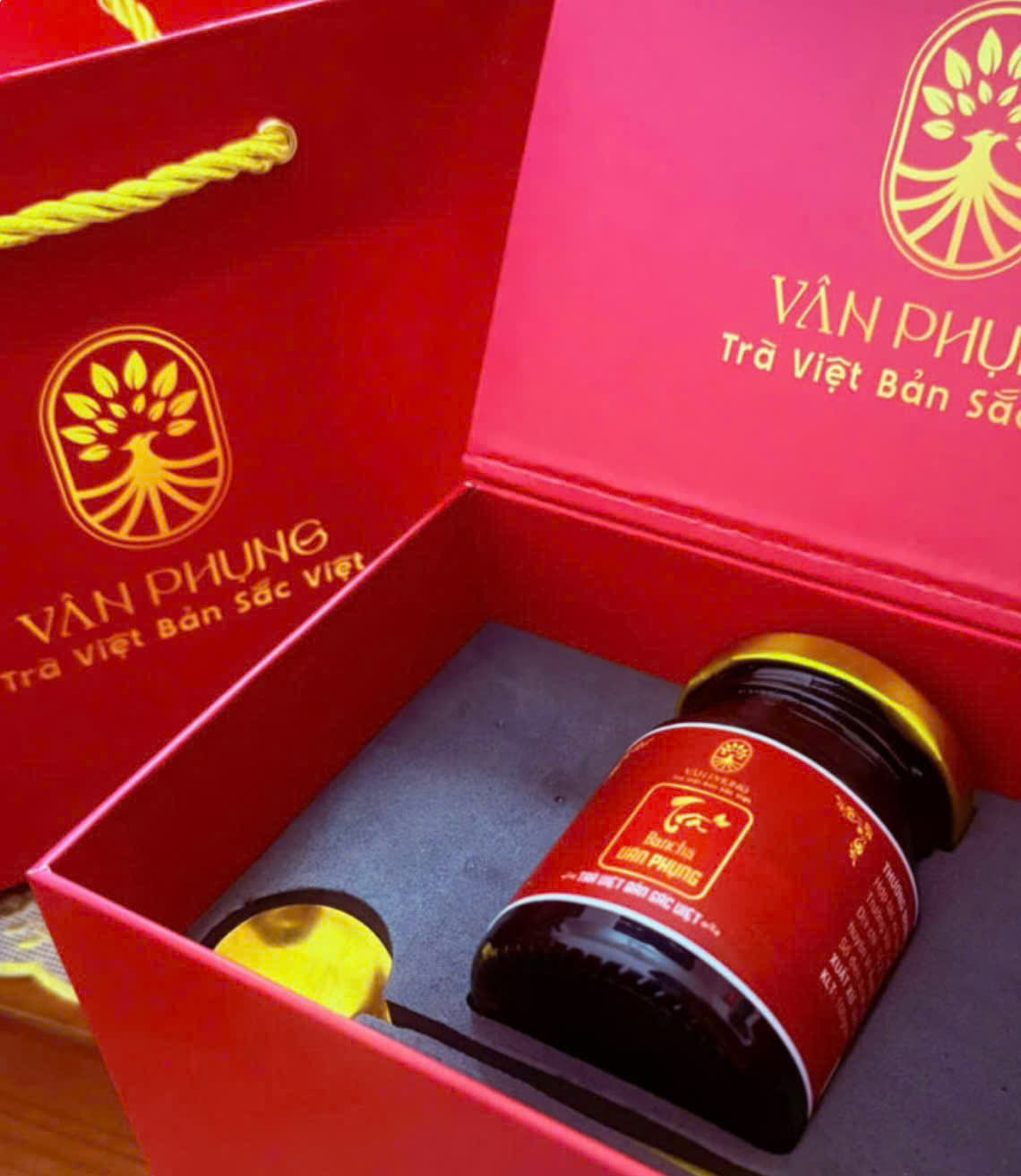 VINH-DANH-NHA-TAI-TRO-VANG-DOANH-NHAN-LE-ANH-DAO-HTX-NONG-SAN-LAM-ANH-TU--2.jpg