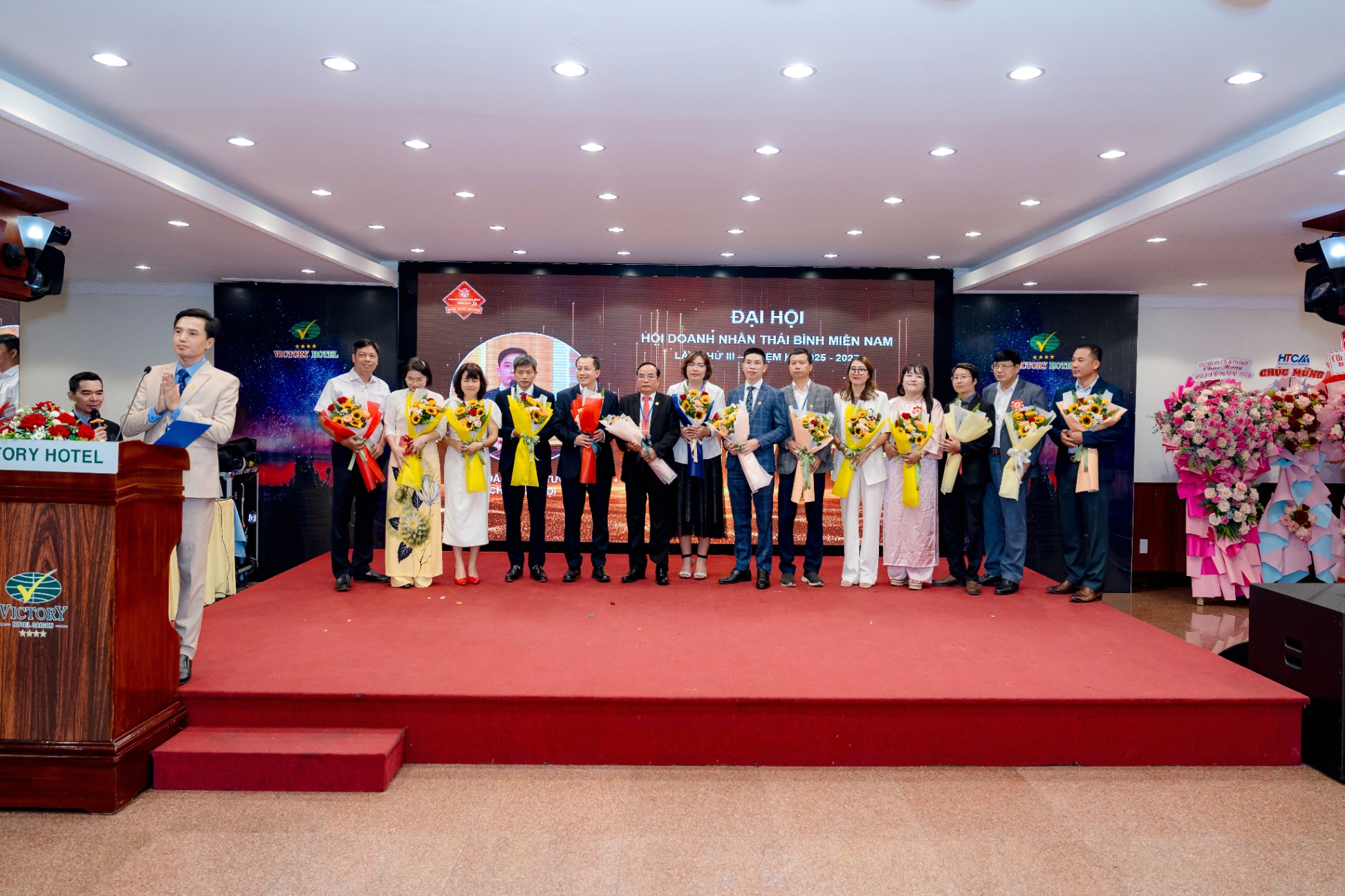 VINH-DANH-NHA-TAI-TRO-VANG-DOANH-NHAN-TRAN-DUC-TUAN-VIET-THAI-GROUP--5.jpg