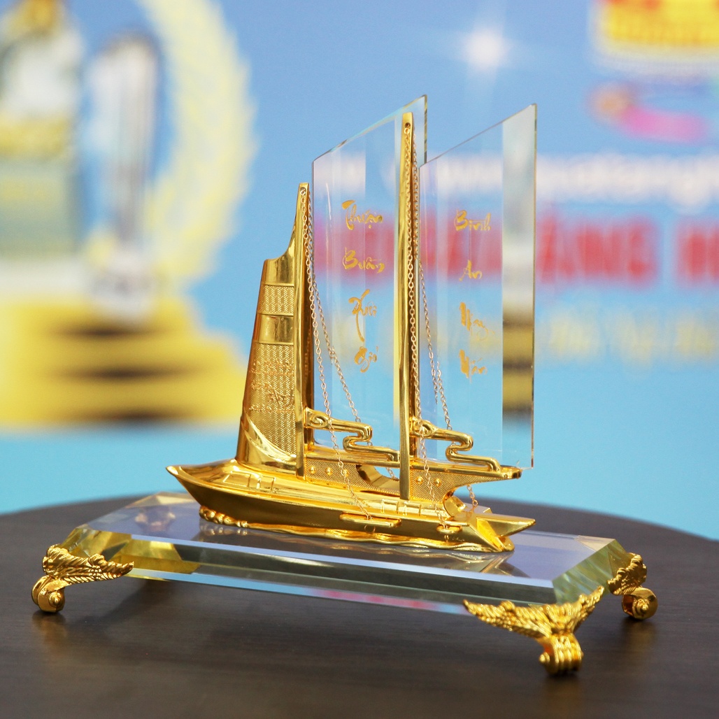 Thuyền Buồm Phong Thủy Pha Lê Phong Cách Hiện Đại
