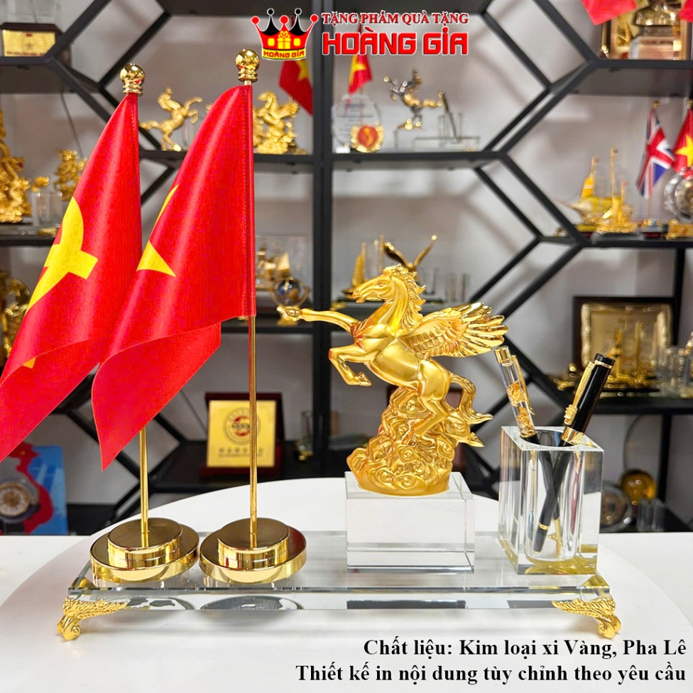 MĐ29 Hộp Cắm Bút Pha Lê Mã Đáo Thành Công Ngựa Tung Cánh Cờ Để Bàn