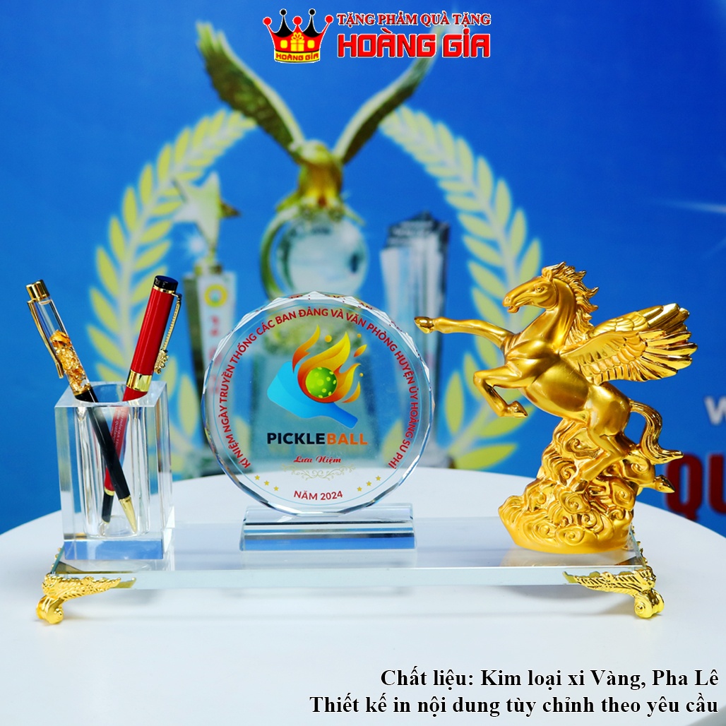Biểu trưng Cắm Bút Pha Lê Mã Đáo Thành Công Ngựa Tung Cánh