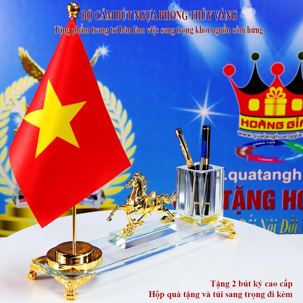 MĐ55 Bộ Cắm Bút Ngựa Vàng Phong Thủy Cờ Tổ Quốc Để Bàn