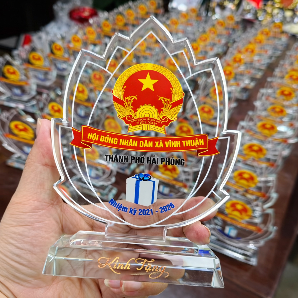 BIỂU TRƯNG HÓA SEN QUÀ TẶNG HỘI ĐỒNG NHÂN DÂN