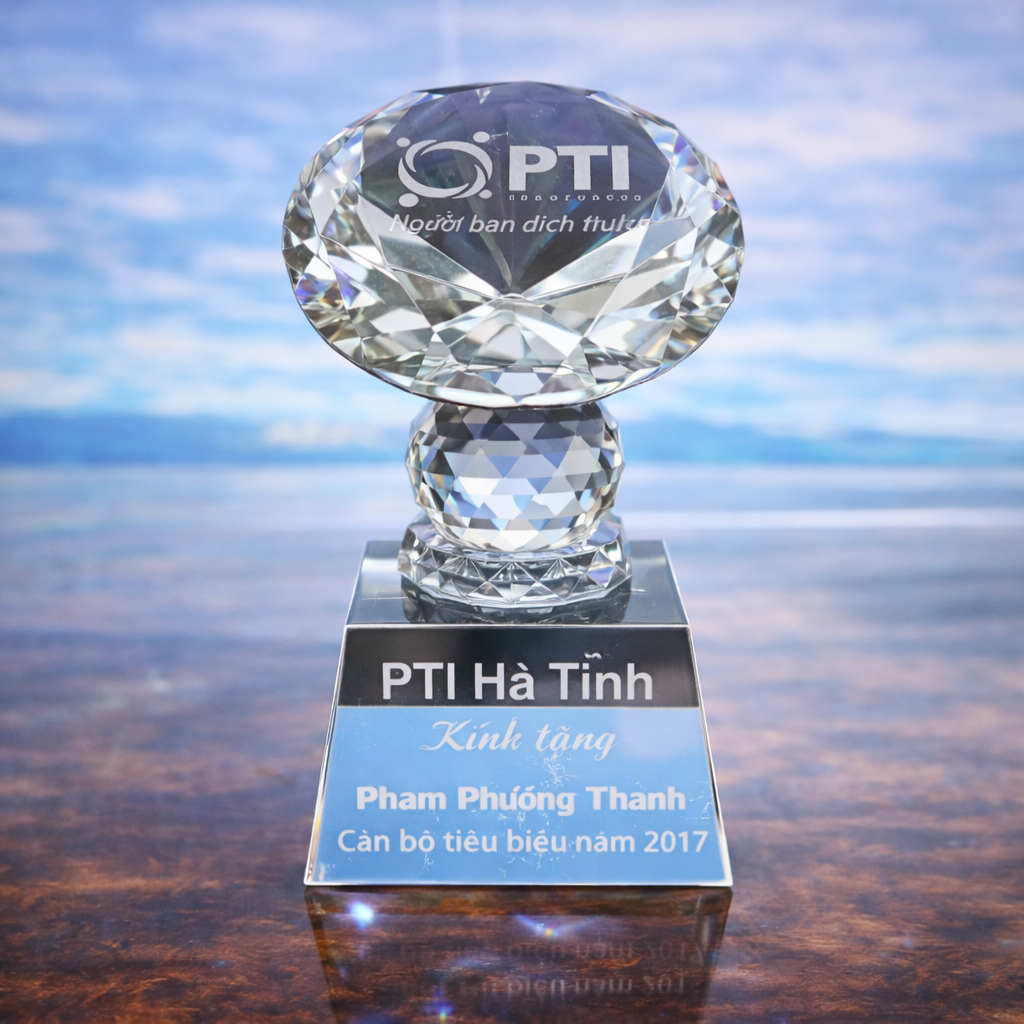 Biểu Trưng Pha Lê Vinh Danh Tổng Kết Cuối năm - QCN80