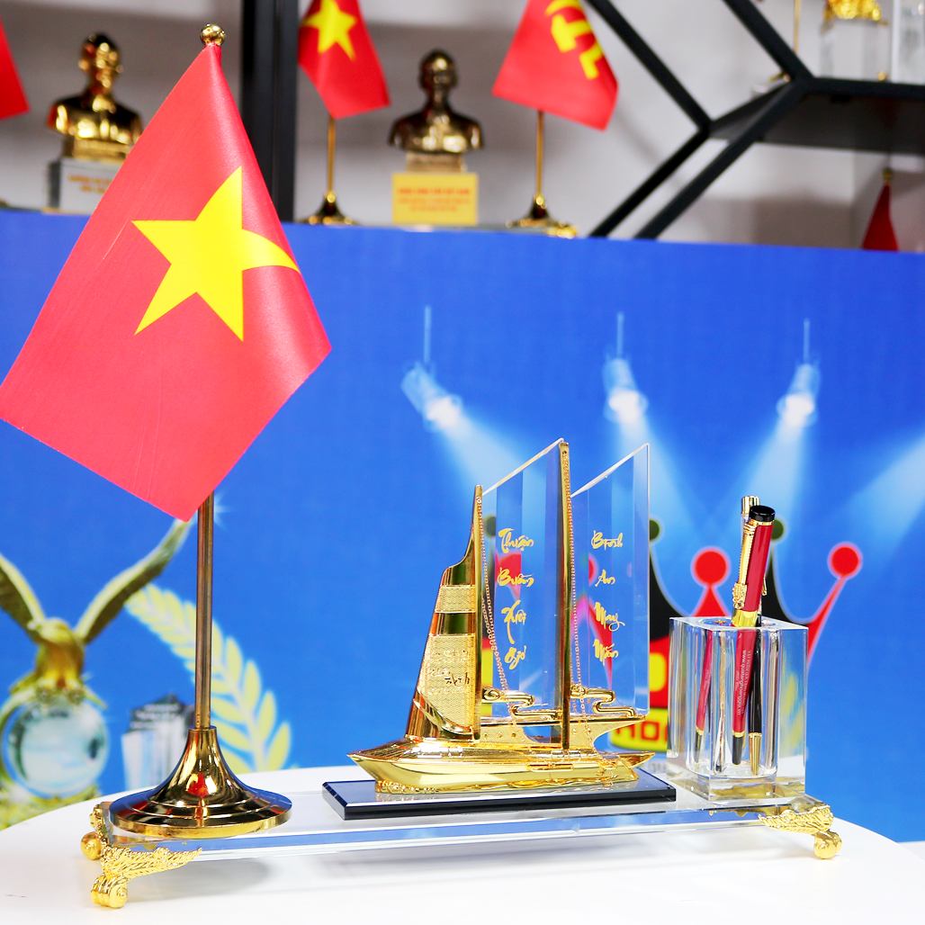 Bộ Cắm Bút Pha Lê Thuyền Buồm Phong Thủy Quà Tặng Để Bàn Ý Nghĩa Và Sang Trọng