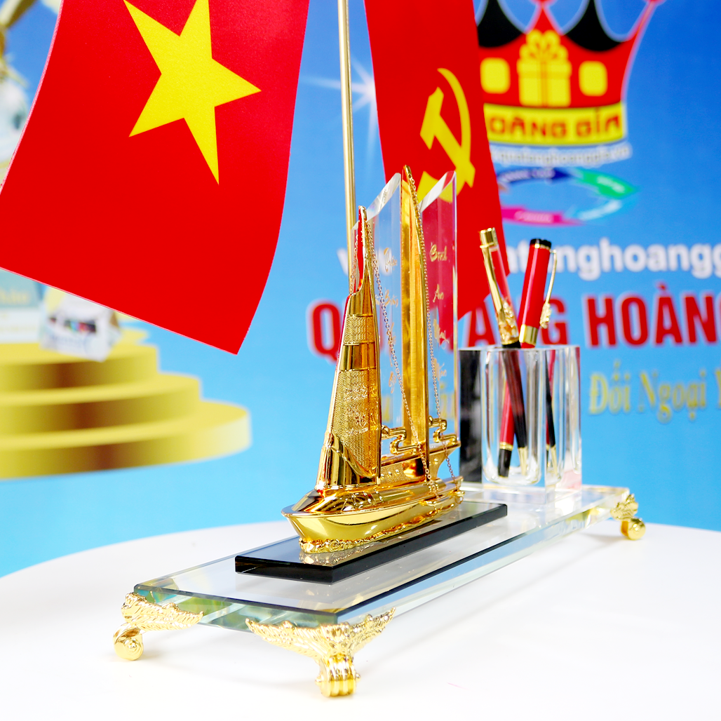 Bộ Cắm Bút Thuyền Buồm Xuôi Gió Pha Lê Có Cột Cắm Cờ Đôi Vật Phẩm Để Bàn Làm Việc