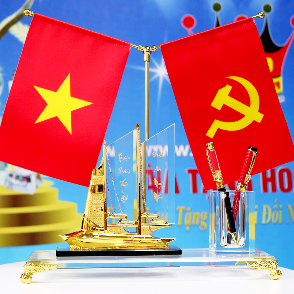 Bộ Cắm Bút Thuyền Buồm Xuôi Gió Pha Lê Có Cột Cắm Cờ Đôi Vật Phẩm Để Bàn Làm Việc