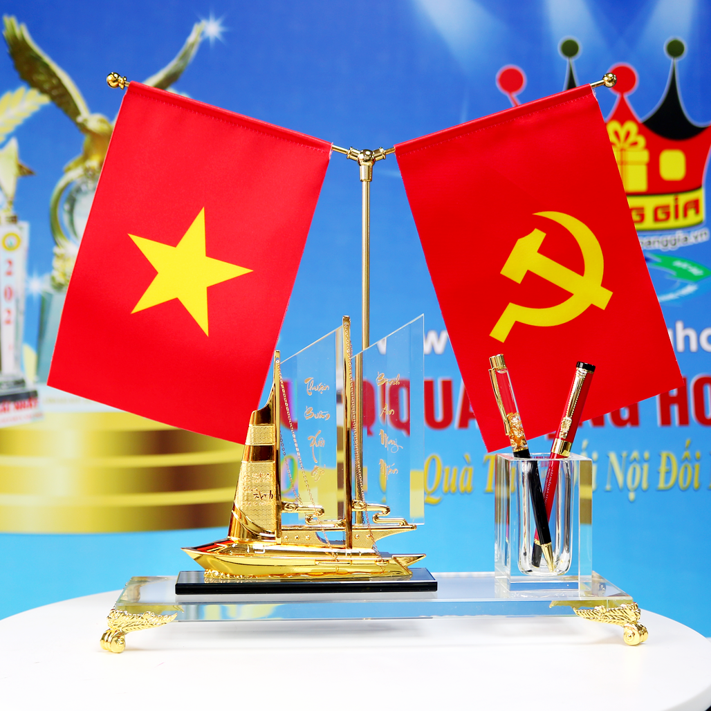 Bộ Cắm Bút Thuyền Buồm Xuôi Gió Pha Lê Có Cột Cắm Cờ Đôi Vật Phẩm Để Bàn Làm Việc