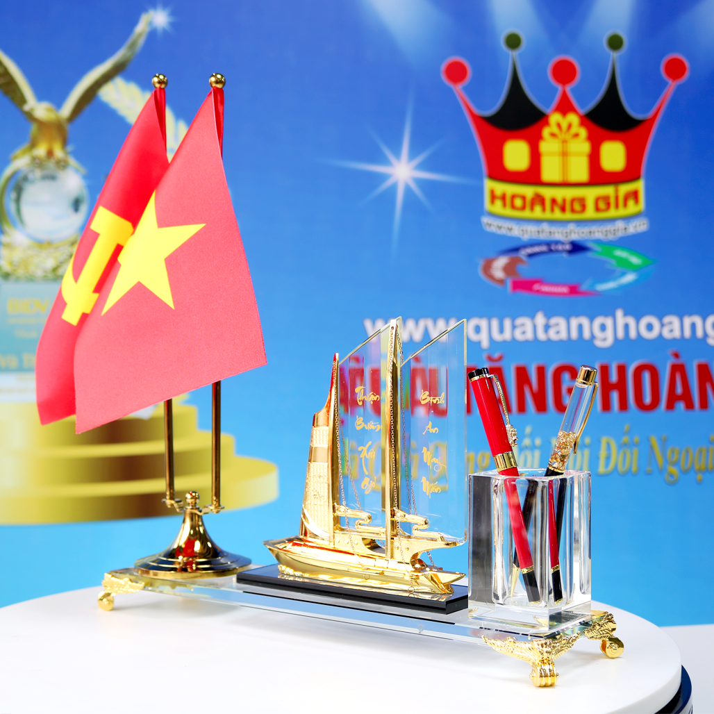 Bộ Cắm Bút Thuyền Buồm Pha Lê Để Bàn Làm Việc Cắm Cờ Đảng Cờ Việt Nam