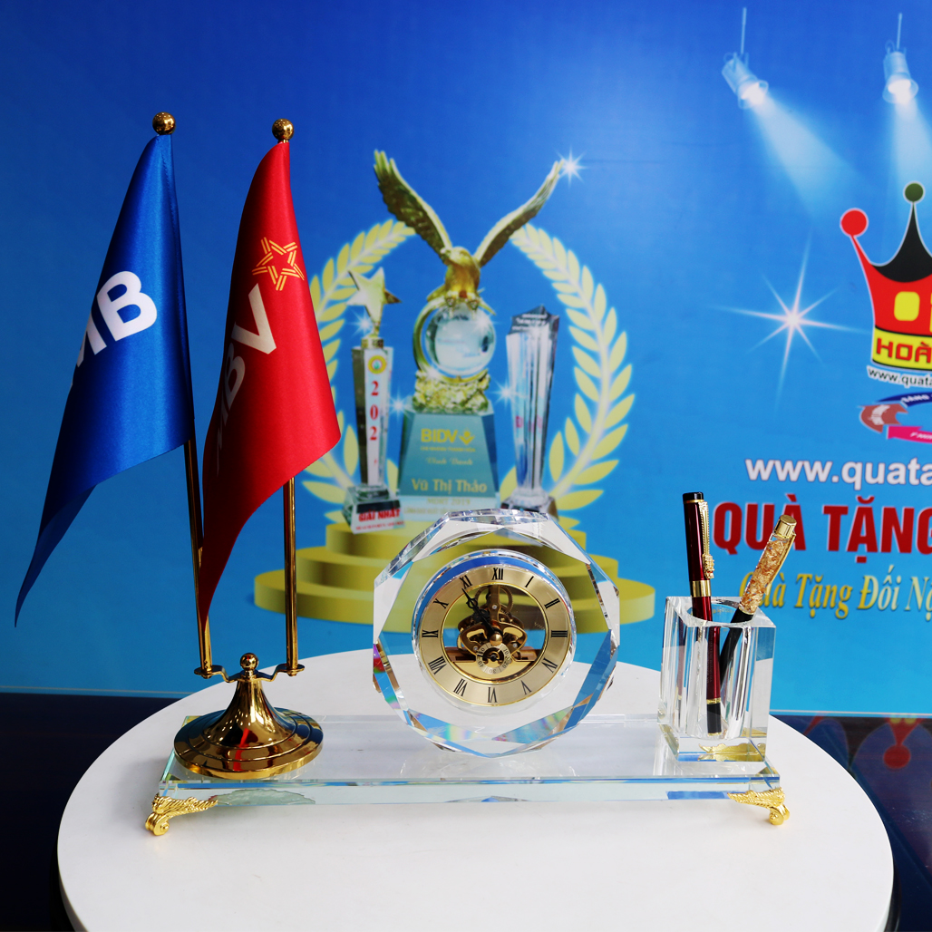 Bộ Đồng Hồ Cắm Bút Pha Lê Kết Hợp Đế Cắm Cờ Để Bàn Làm Việc