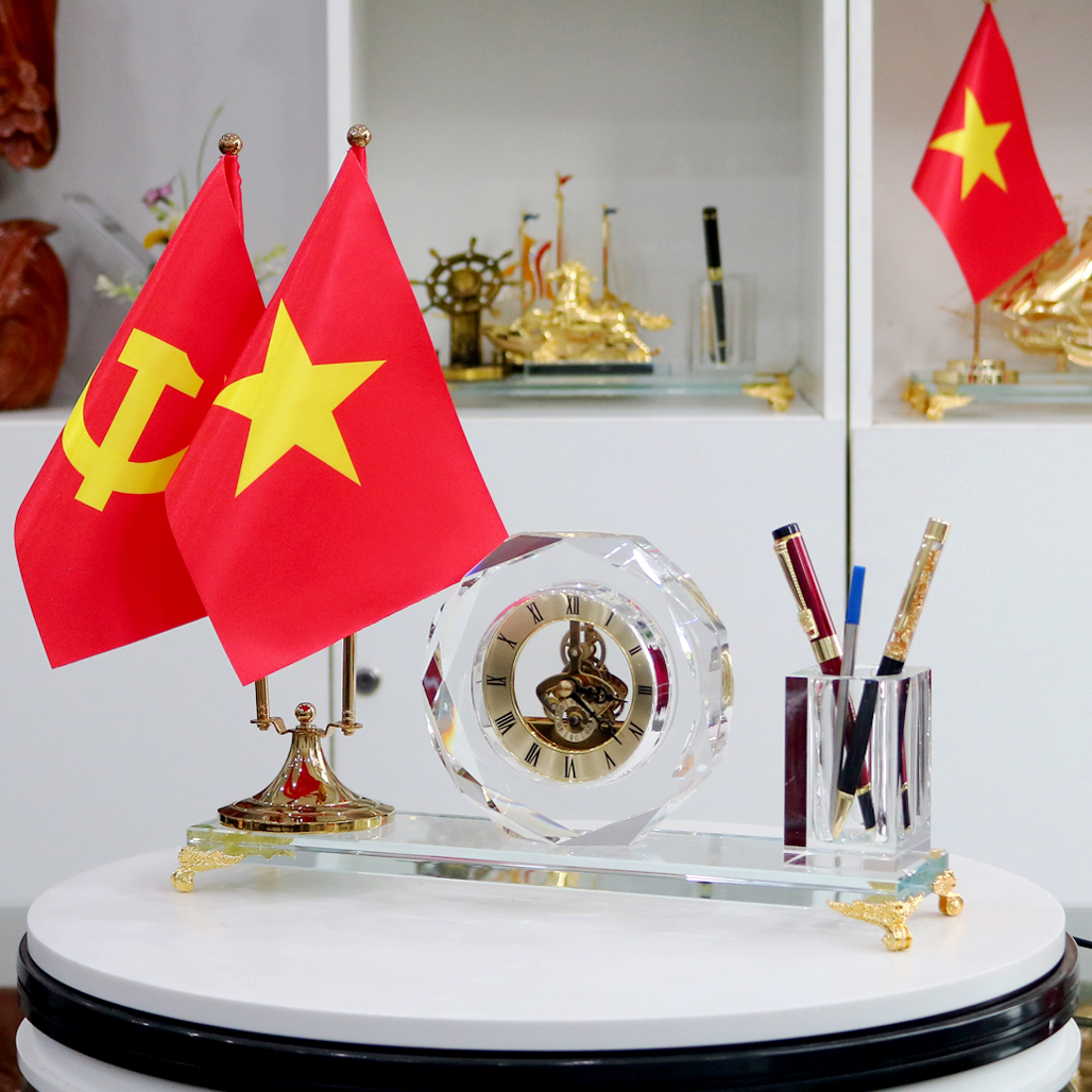 Bộ Đồng Hồ Cắm Bút Pha Lê Kết Hợp Đế Cắm Cờ Để Bàn Làm Việc