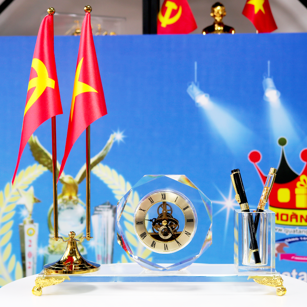 Bộ Đồng Hồ Cắm Bút Pha Lê Kết Hợp Đế Cắm Cờ Để Bàn Làm Việc