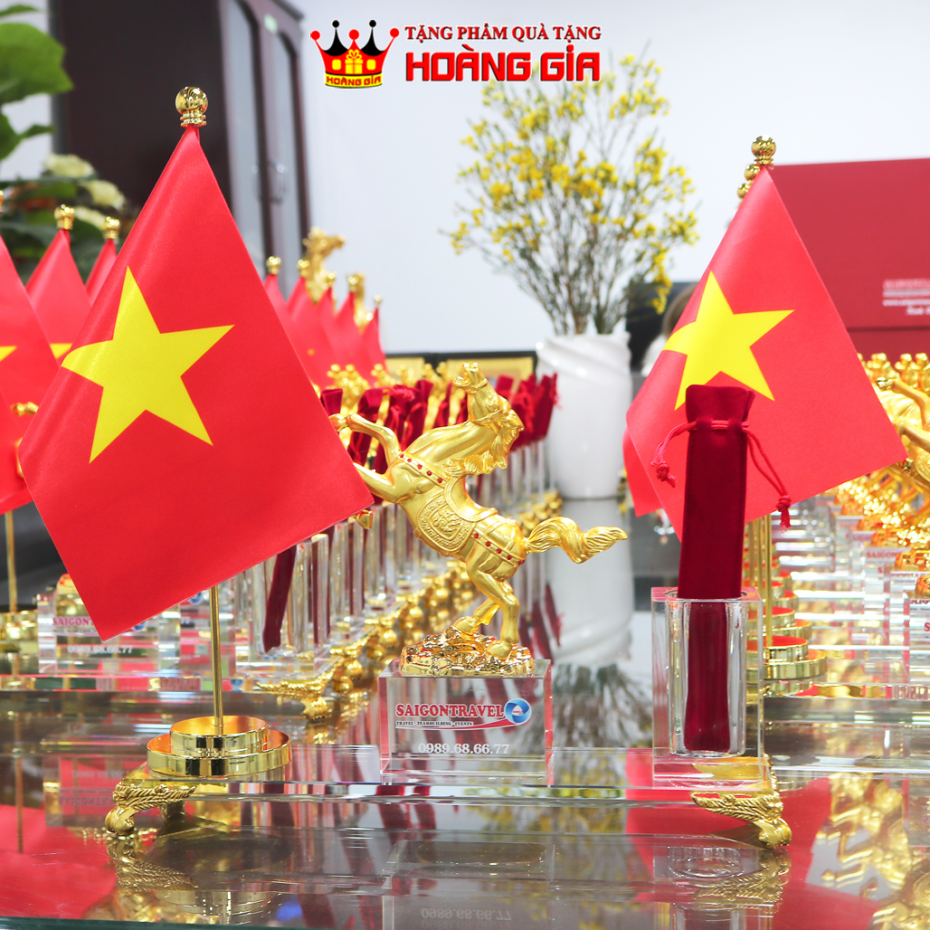 Bộ cắm bút Mã Đáo Thành Công Cờ Tổ Quốc Để Bàn Làm Việc